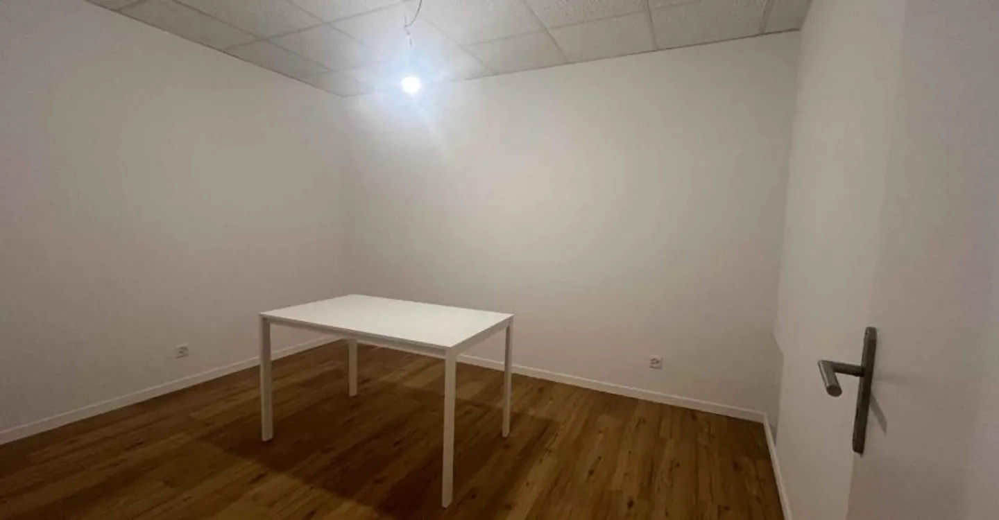 EXCEPTIONAL OFFICES OF 177 M² - RUE DE LA CROIX-D'OR - Photo 11 of 12