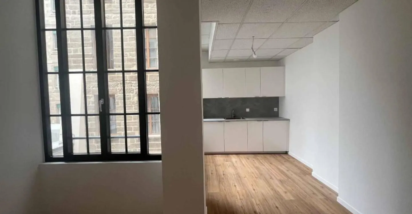 EXCEPTIONAL OFFICES OF 177 M² - RUE DE LA CROIX-D'OR - Photo 9 of 12