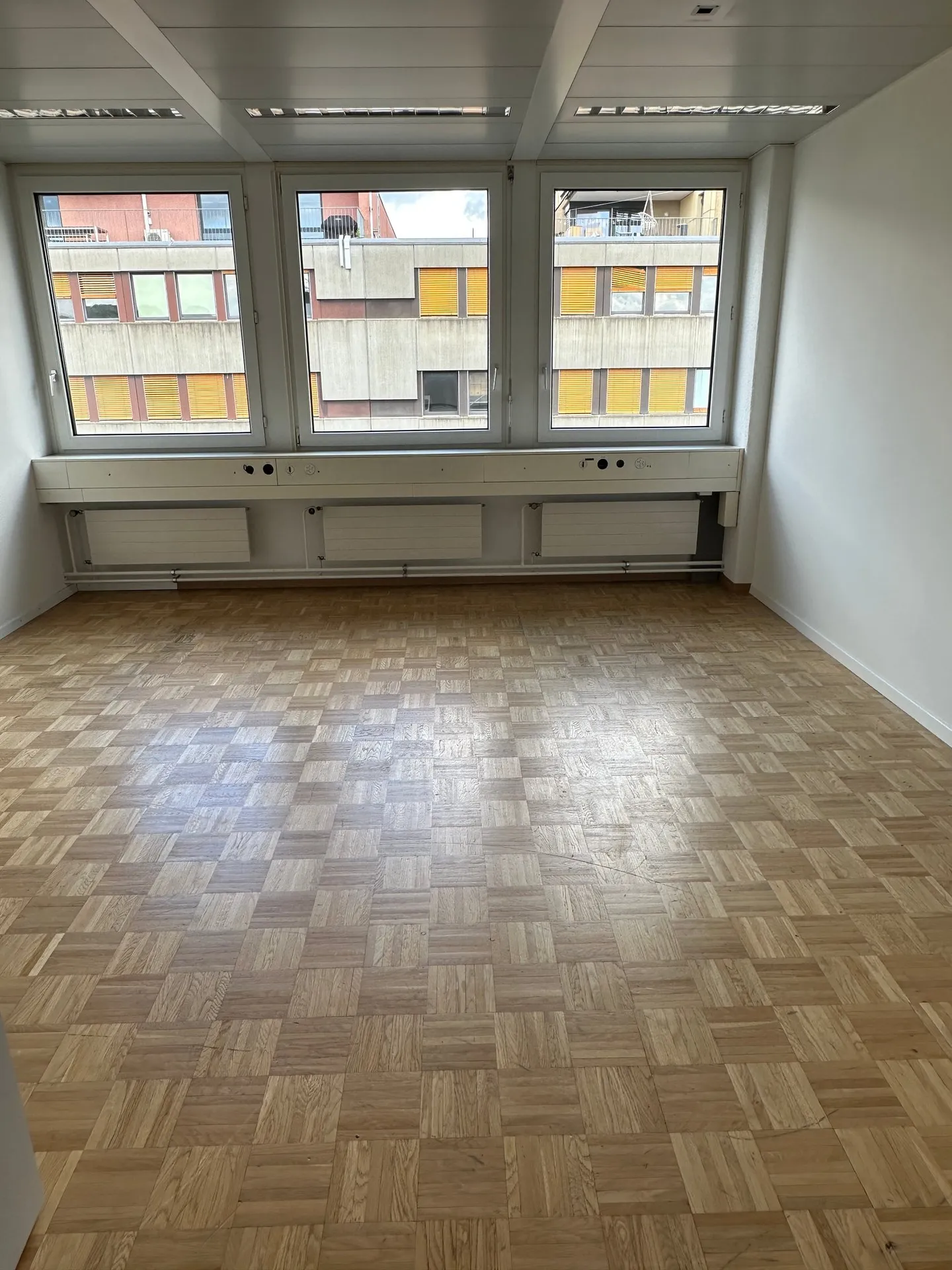 Bright Office on the 4th Floor in Dübendorf - Photo 3 of 10