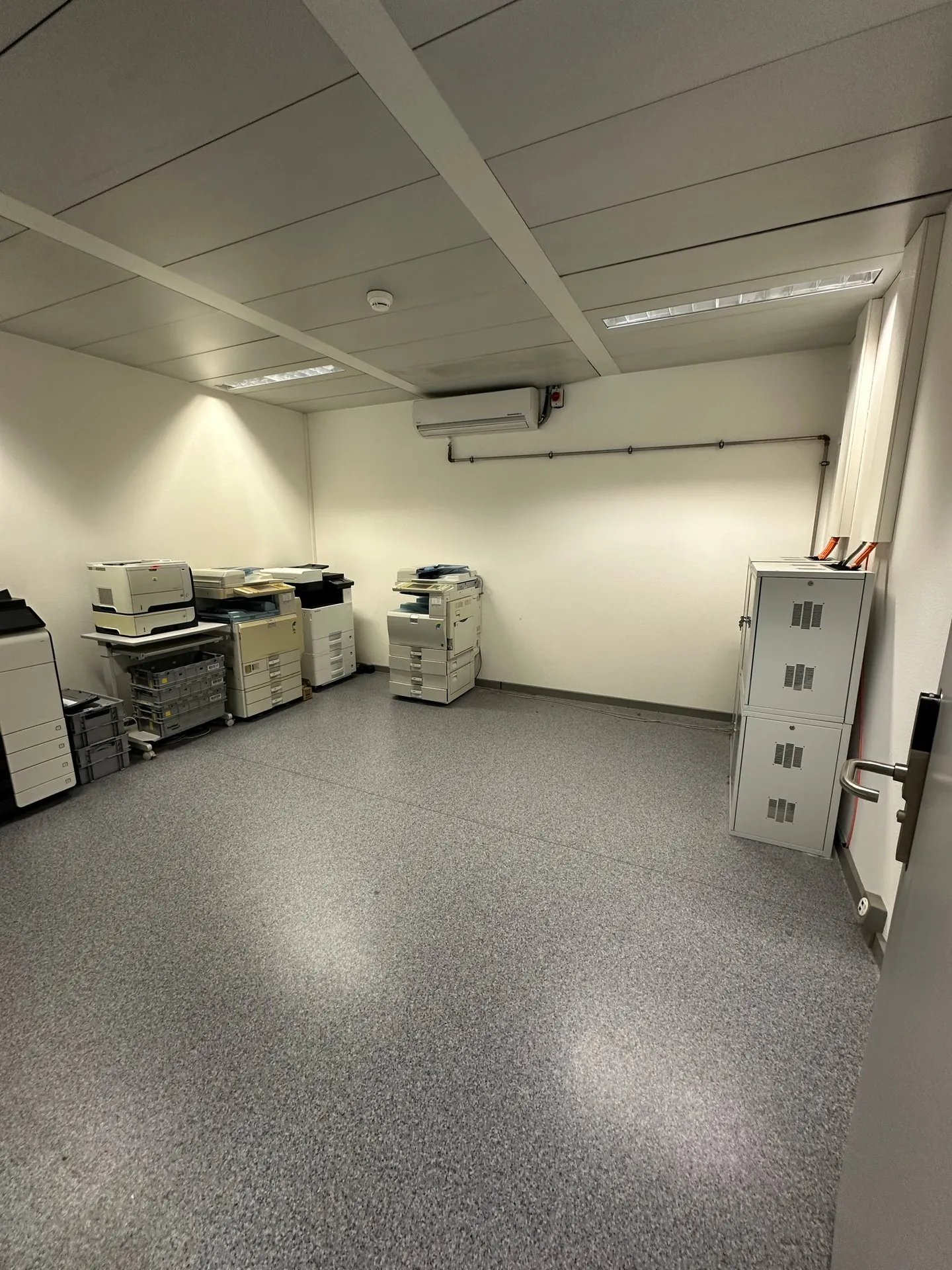 Bright Office on the 4th Floor in Dübendorf - Photo 5 of 10