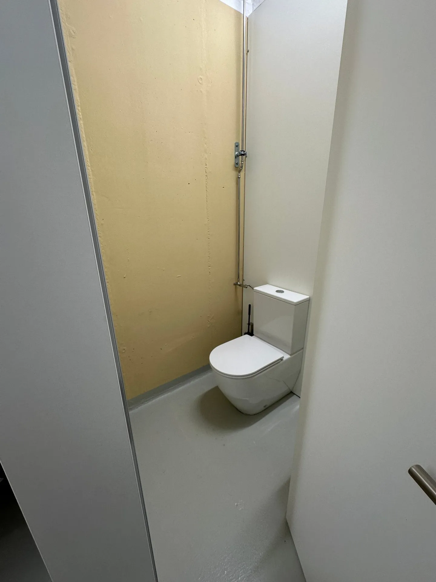 Bright Office on the 4th Floor in Dübendorf - Photo 8 of 10