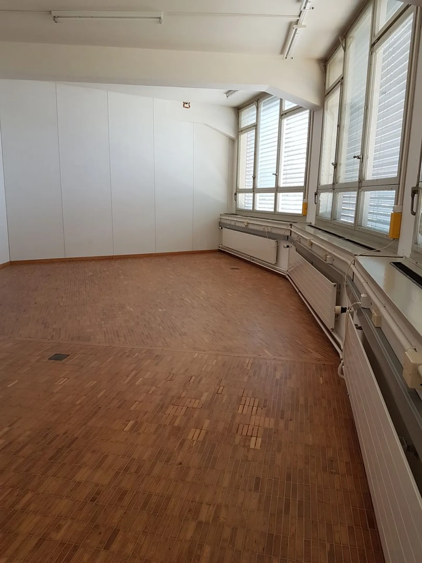 Spazio commerciale/ufficio attraente nel centro di Soloturno - Foto 4 di 9