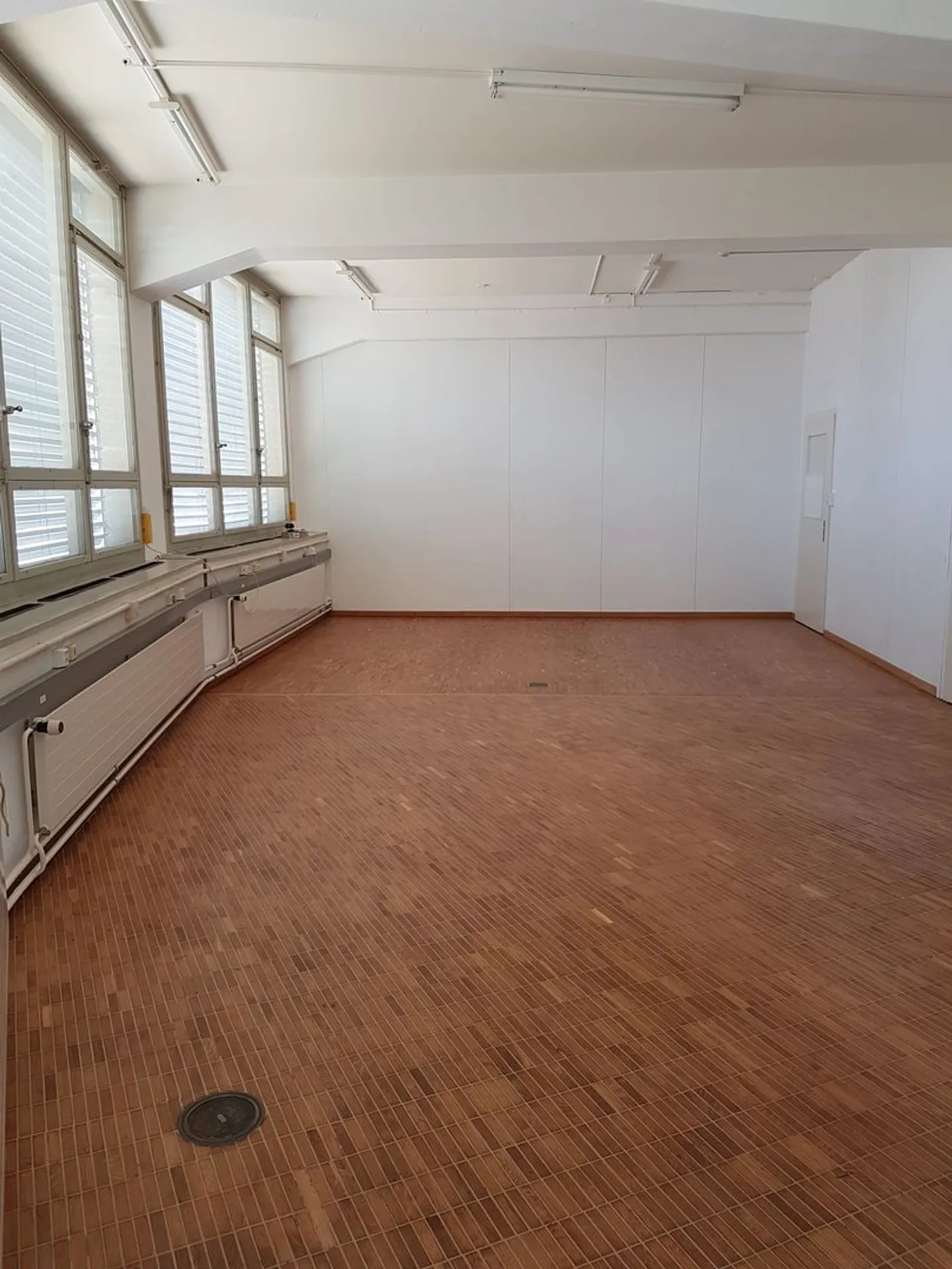 Spazio commerciale/ufficio attraente nel centro di Soloturno - Foto 3 di 9