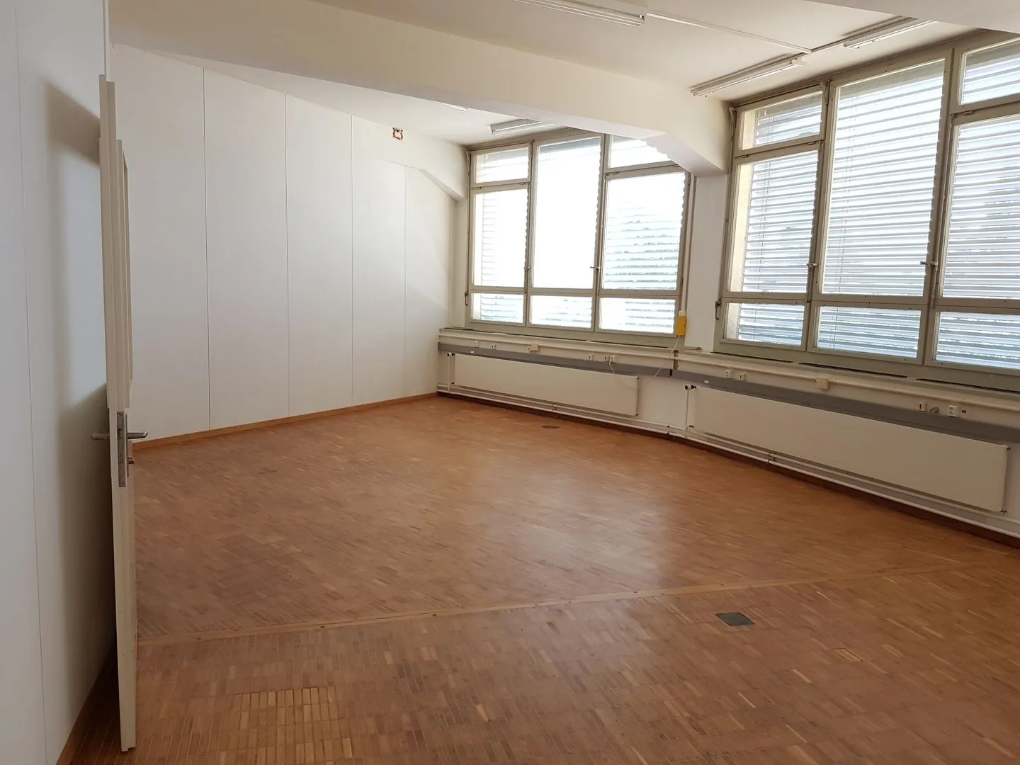 Spazio commerciale/ufficio attraente nel centro di Soloturno - Foto 5 di 9