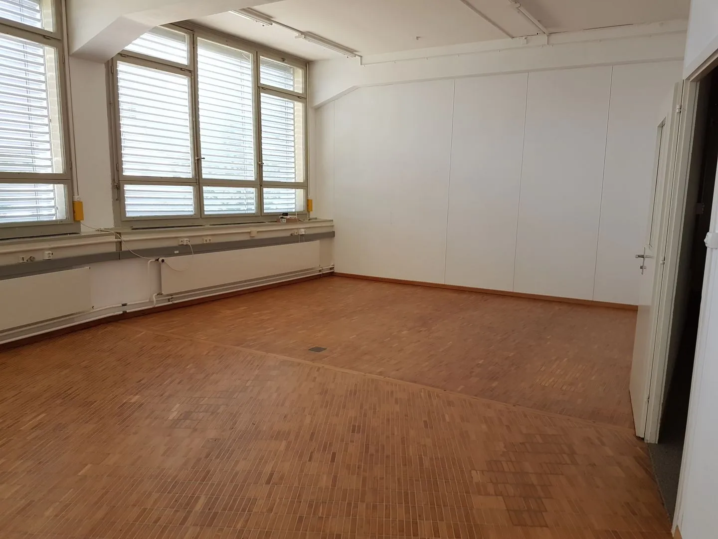 Spazio commerciale/ufficio attraente nel centro di Soloturno - Foto 6 di 9