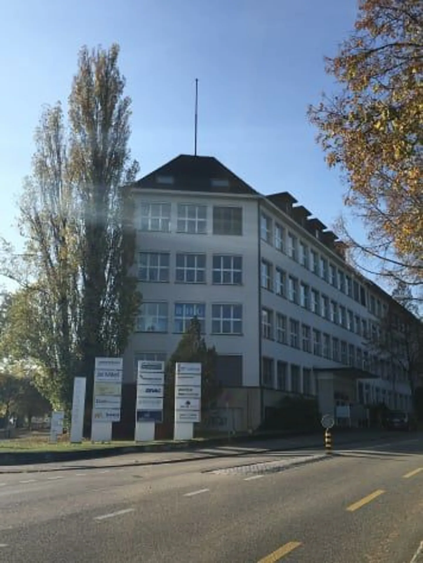 Spazio commerciale/ufficio in affitto a Solothurn in una posizione attraente - Foto 1 di 9