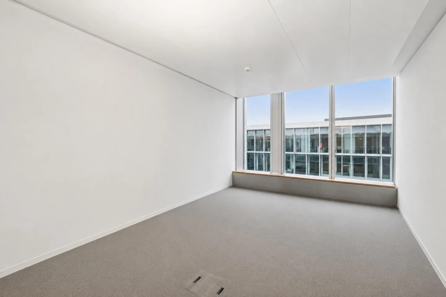 Modern Office Spaces Directly at Zofingen Train Station - Photo 4 of 13