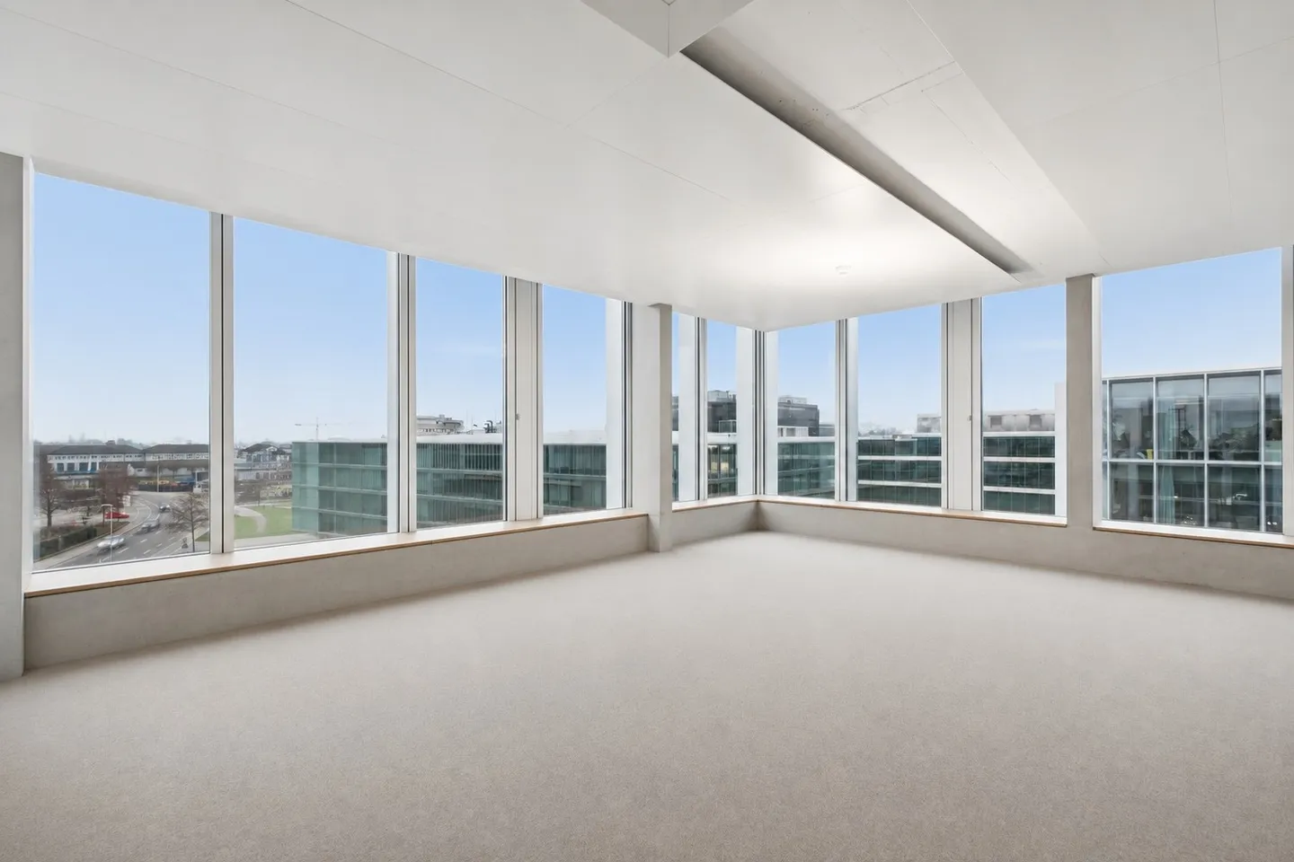 Flexible office spaces in a central location - Photo 4 of 13