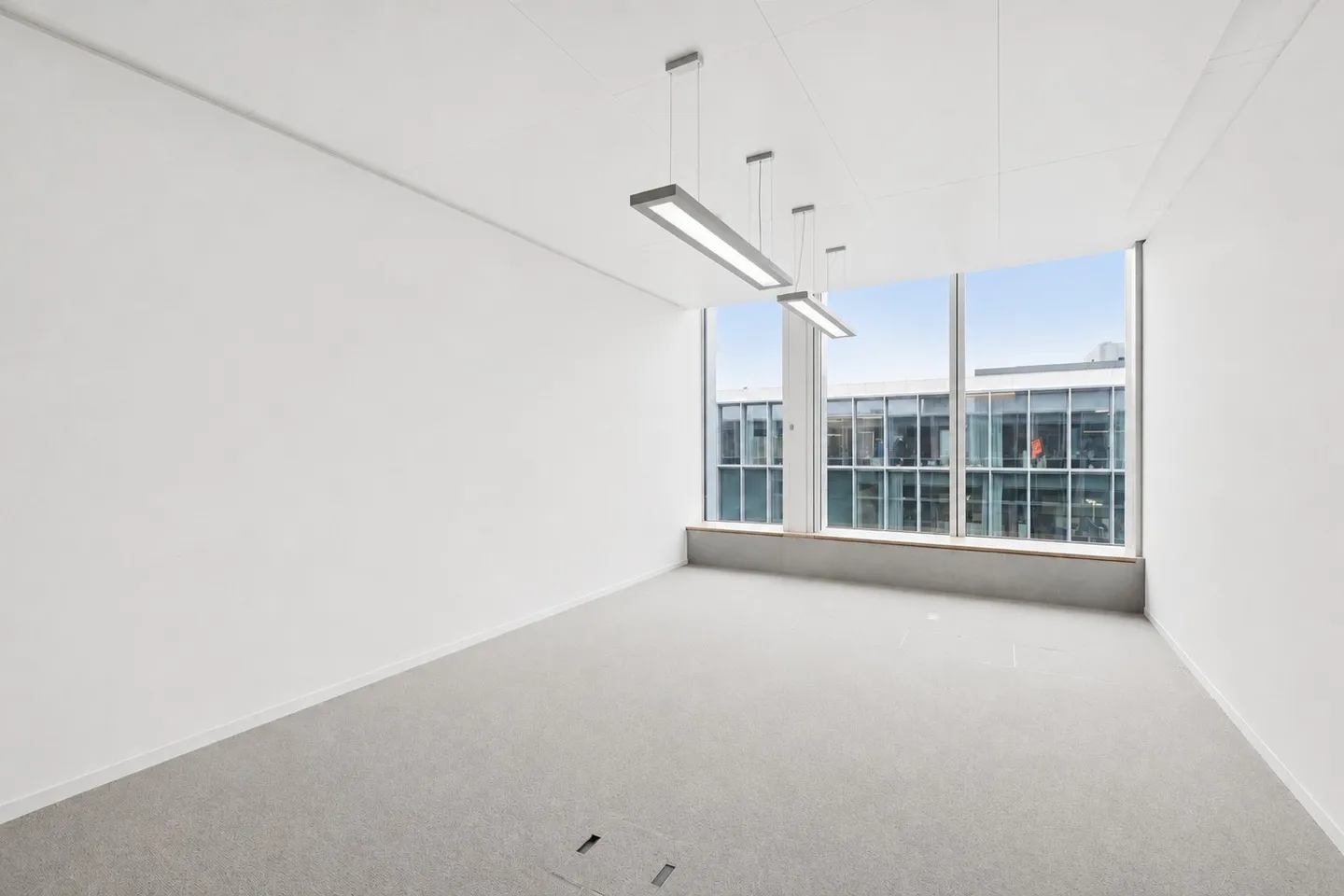 Flexible office spaces in a central location - Photo 8 of 13