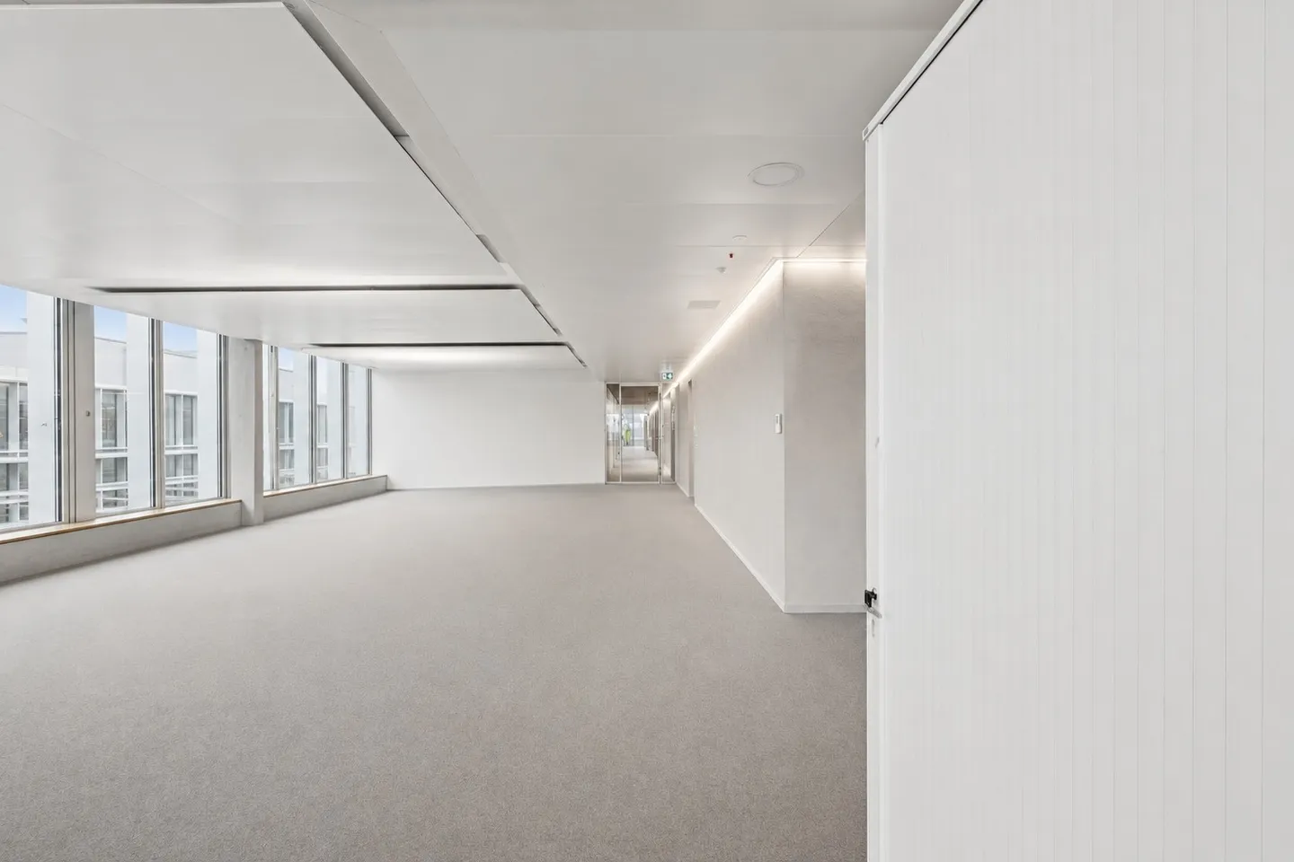 Flexible office spaces in a central location - Photo 11 of 13