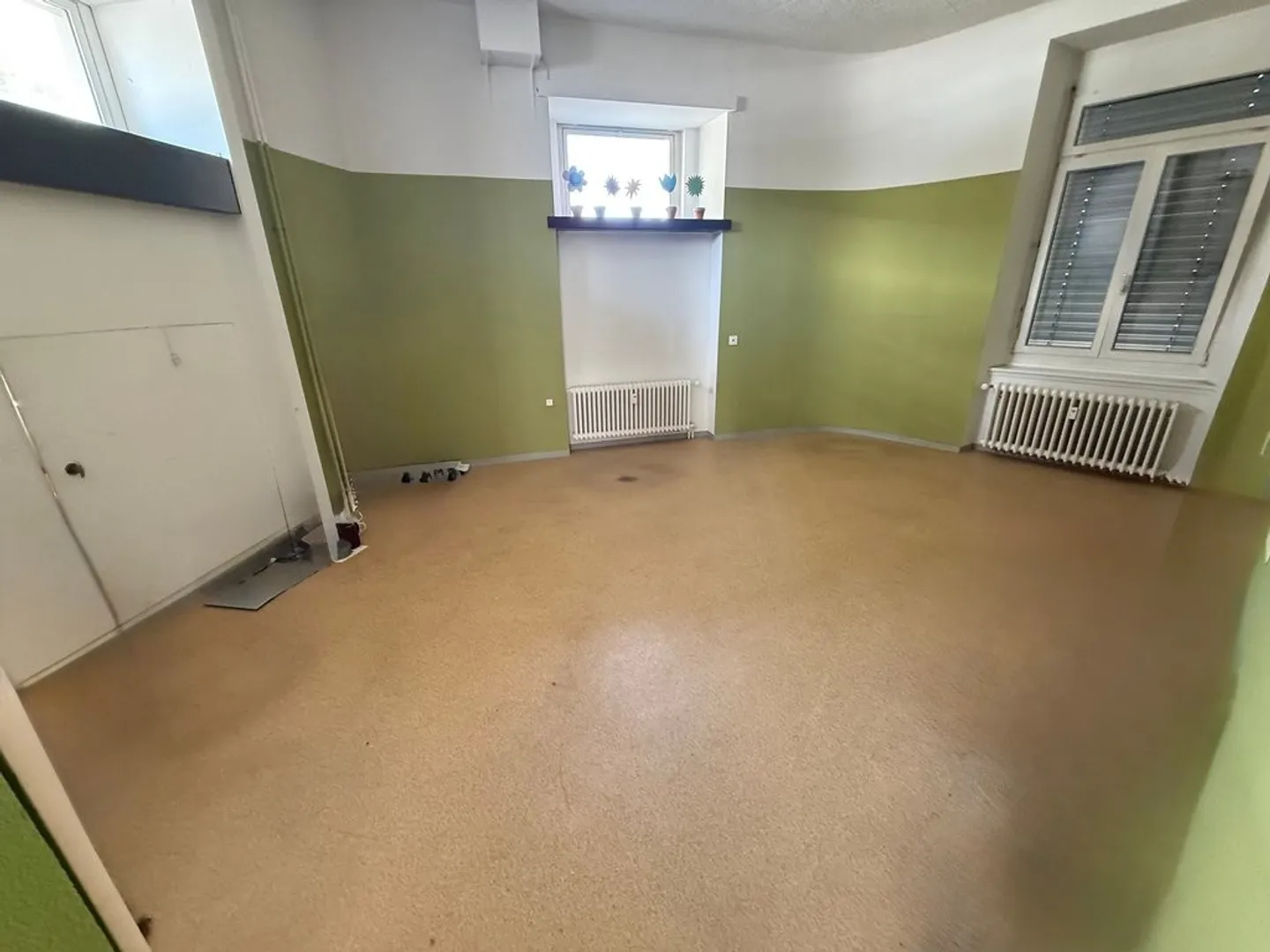 Commercial space for rent directly at Solothurn main station! - Photo 3 of 4