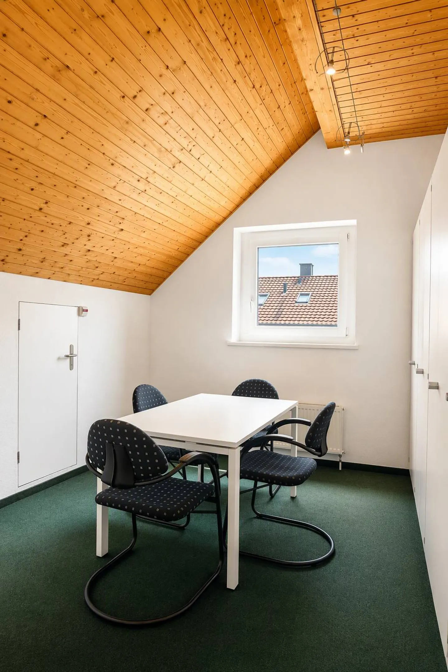 Practical office space in a central location in Berikon - 65 m² on the 2nd floor - Photo 3 of 8
