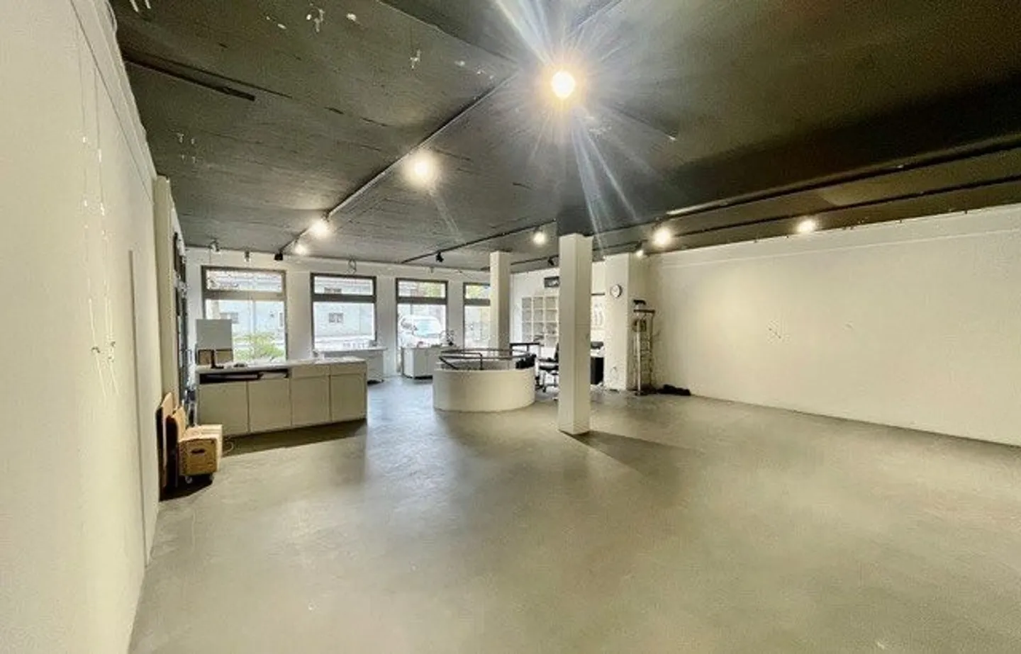 Retail space for rent - from 01.10.2026 - Photo 1 of 8