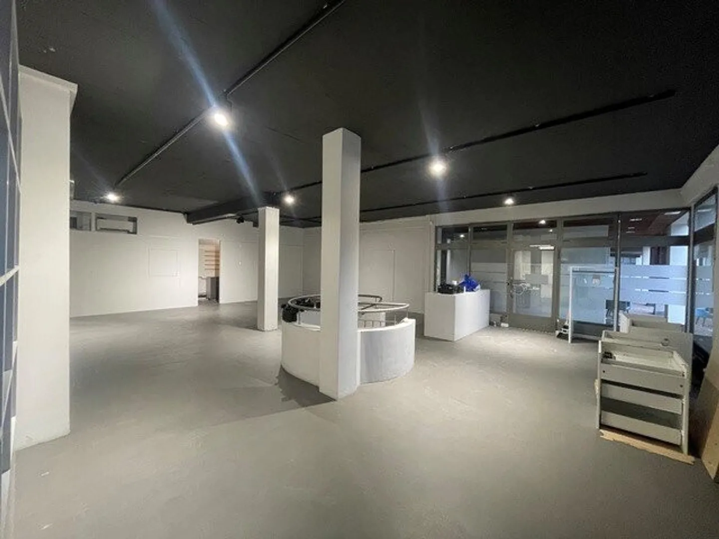 Retail space for rent - from 01.10.2026 - Photo 3 of 8