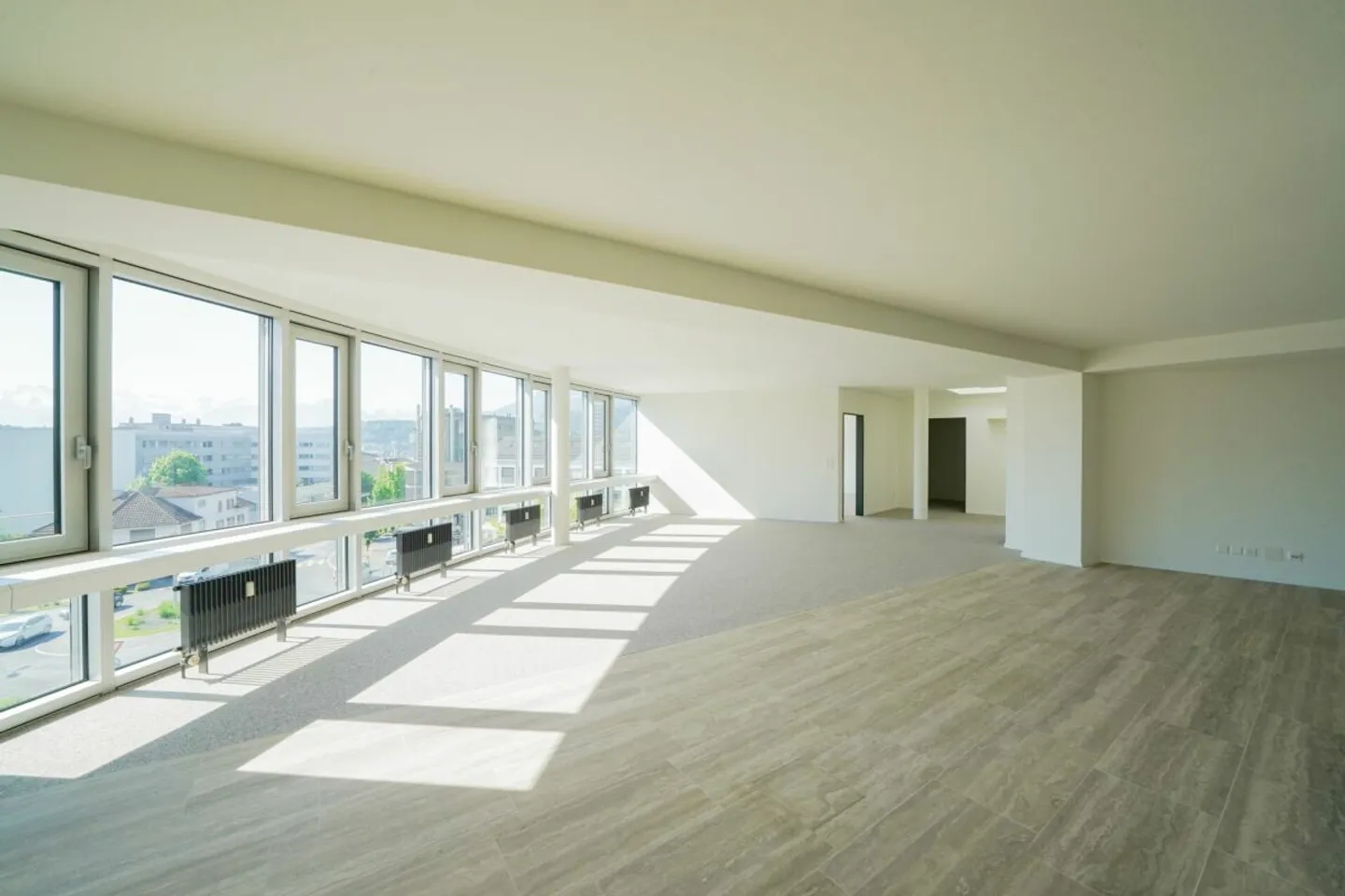Prime Location Meets Flexibility: 256 m² for Your Business - Photo 5 of 9