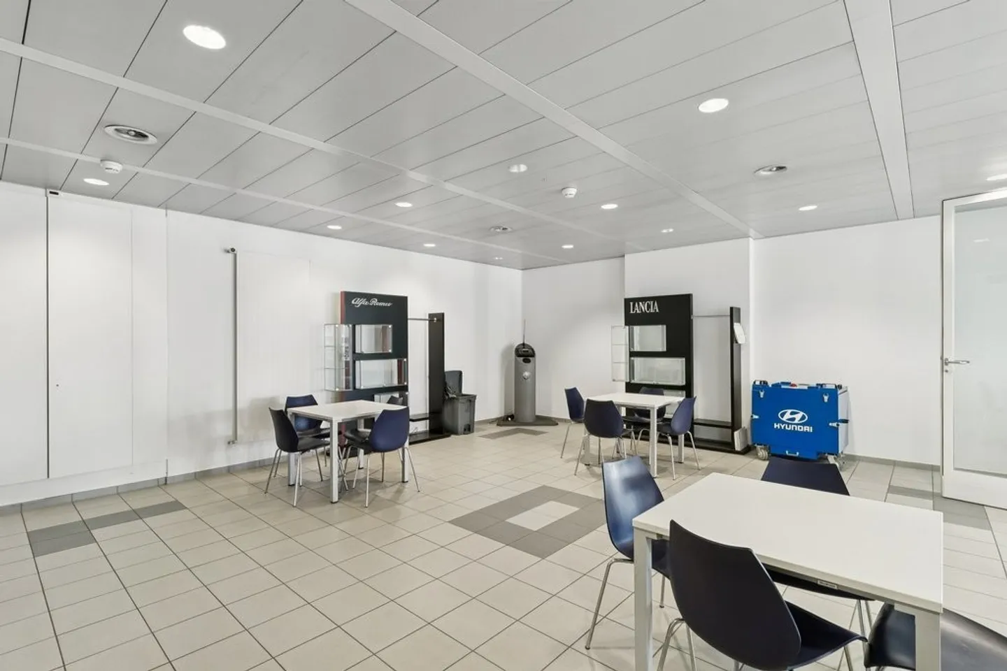 Spacious commercial space and offices for rent in Schlieren - Photo 6 of 10