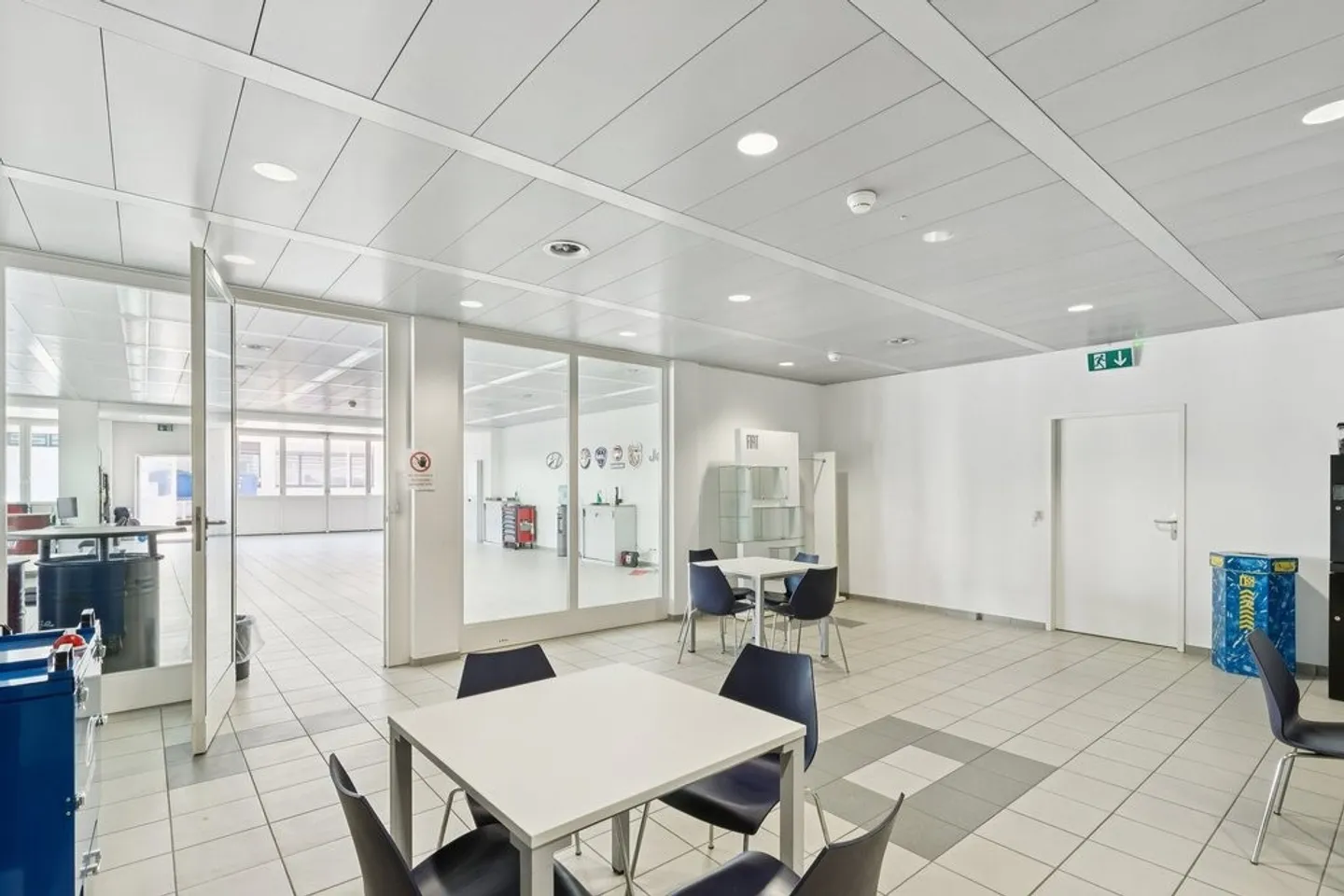 Spacious commercial space and offices for rent in Schlieren - Photo 7 of 10