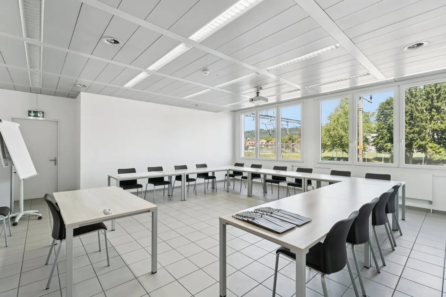 Spacious commercial space and offices for rent in Schlieren - Photo 8 of 10