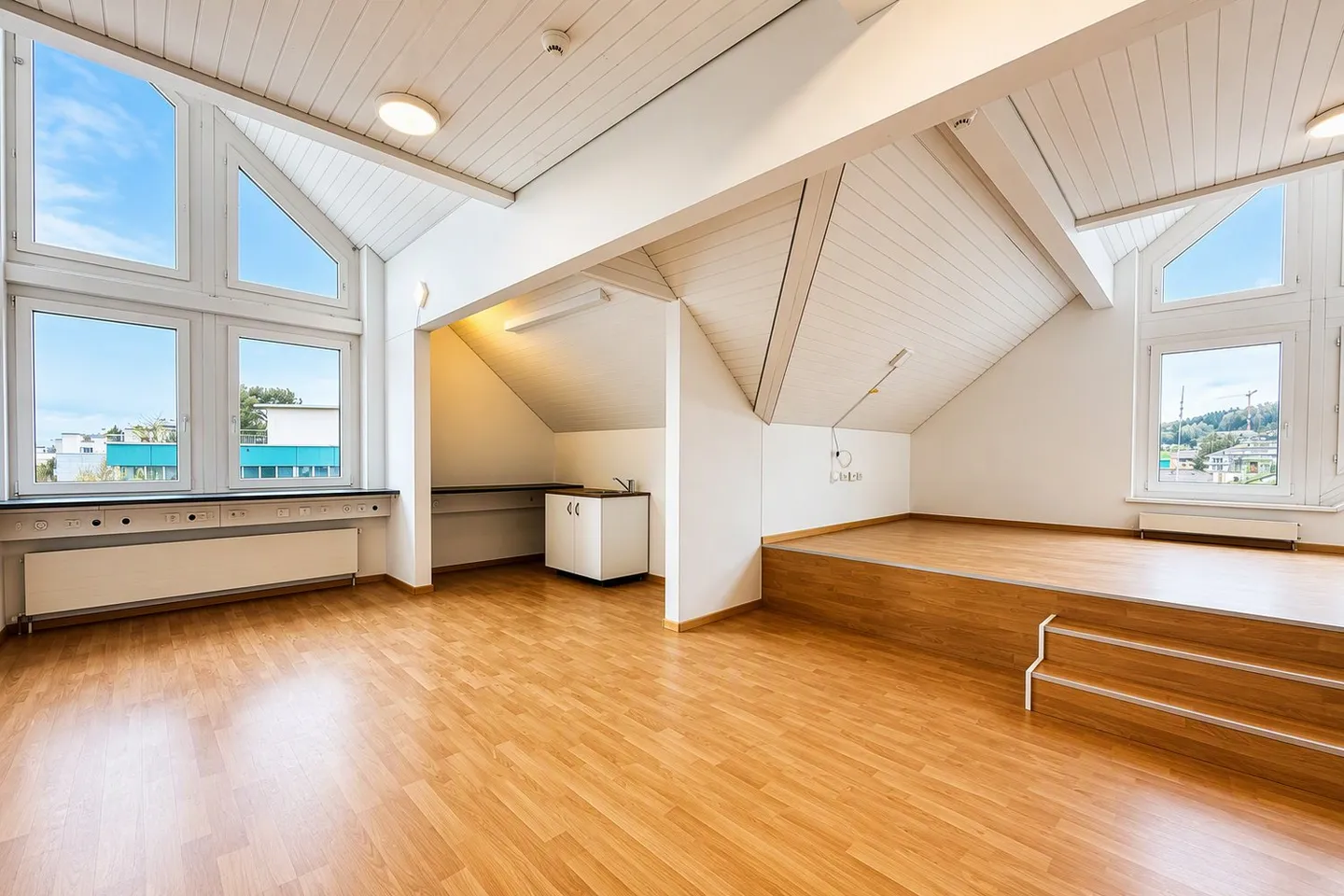 Bright office space in a central location in Berikon - Photo 2 of 6