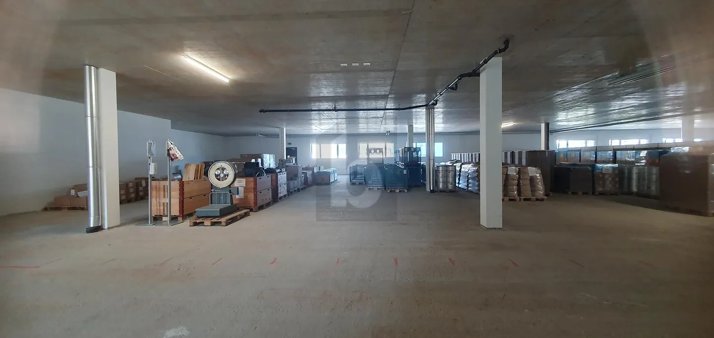 NOUVEAU BÂTIMENT DANS UN EMPLACEMENT CENTRAL - Photo 2 sur 6