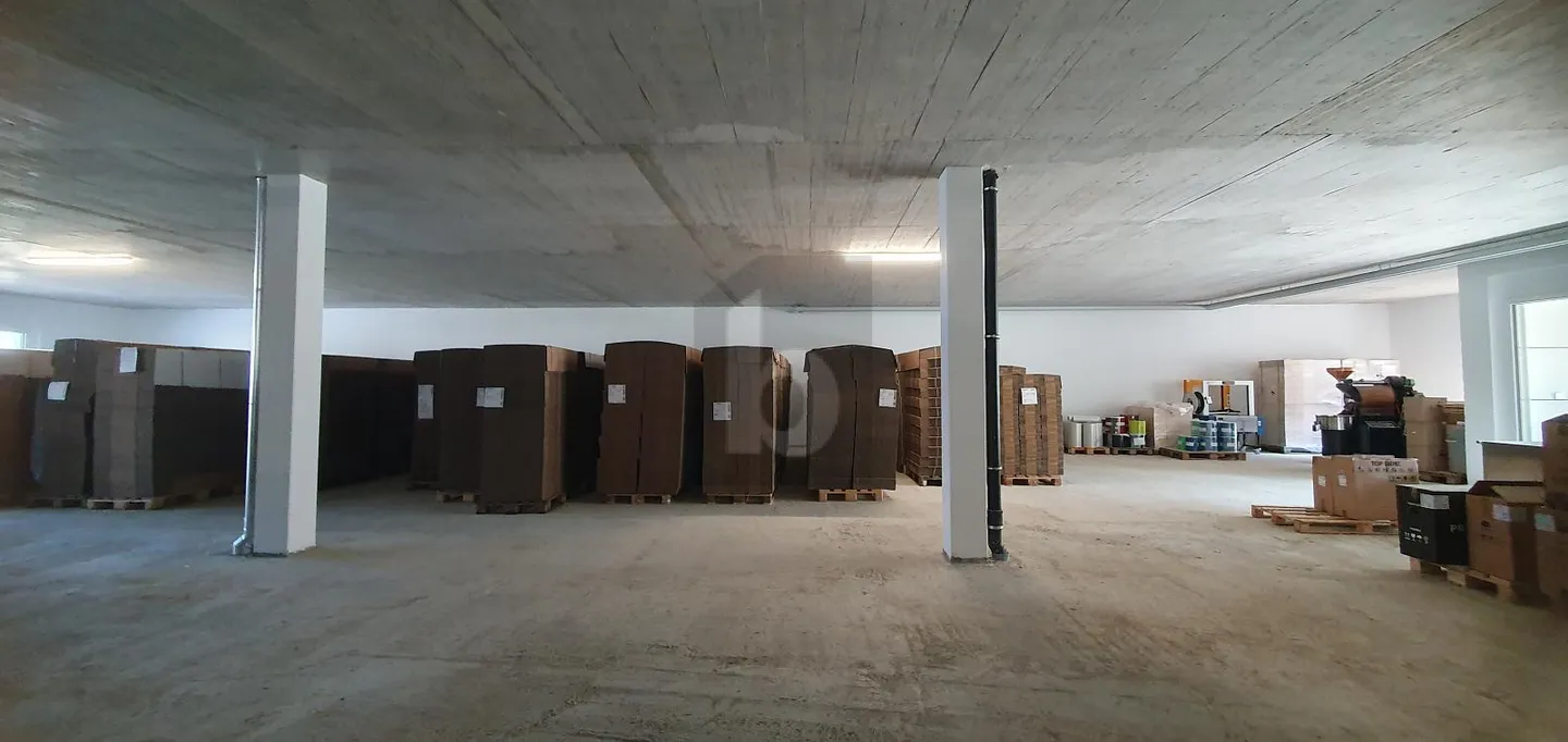 NOUVEAU BÂTIMENT DANS UN EMPLACEMENT CENTRAL - Photo 3 sur 6