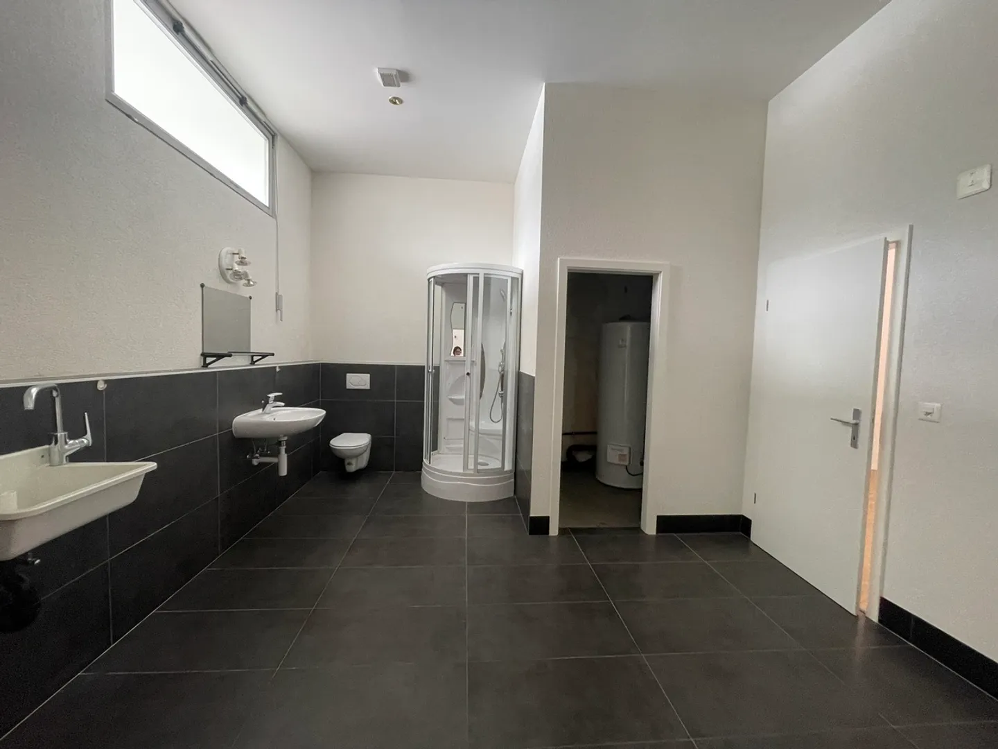 Gewerbefläche mit Hoher Decke - Foto 5 von 5