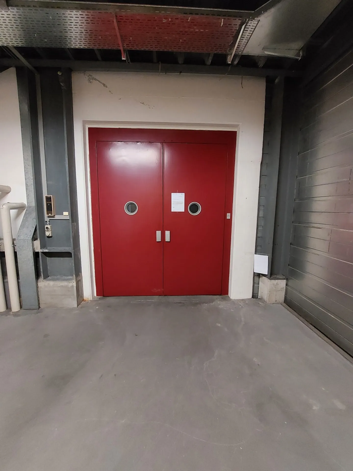 Spacious Commercial Space - Photo 3 of 5