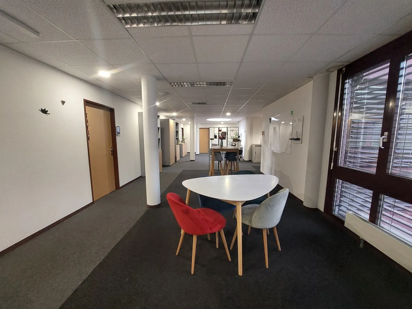 Bureau spacieux en emplacement idéal - Photo 2 sur 9