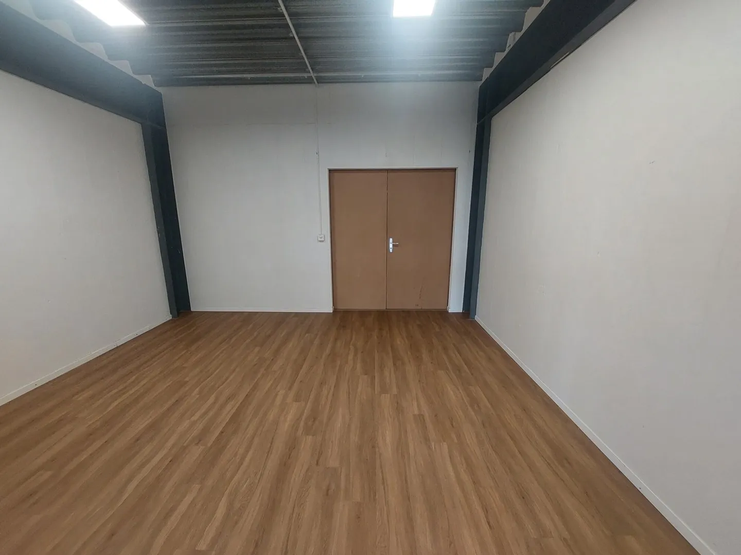 Flexible Office/Workshop Space - Photo 3 of 7
