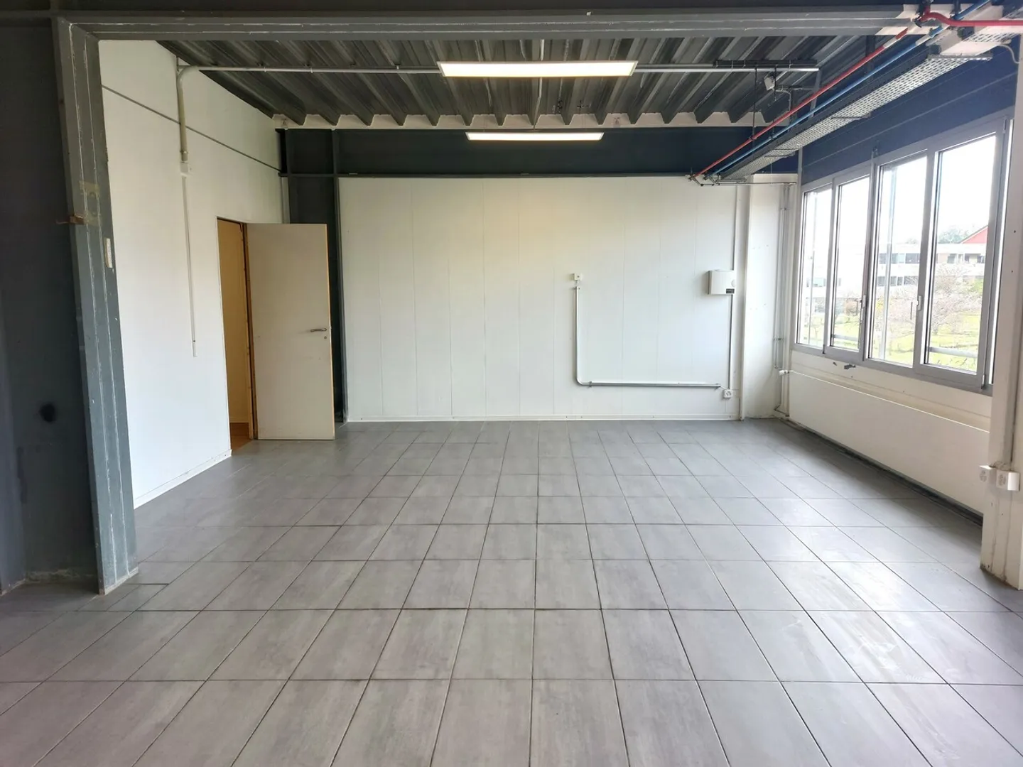 Flexible Office/Workshop Space - Photo 2 of 7