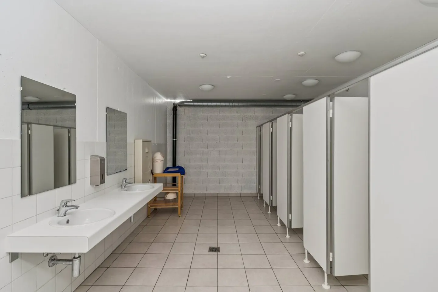 Espace Commercial Spacieux à Brig - Photo 10 sur 12