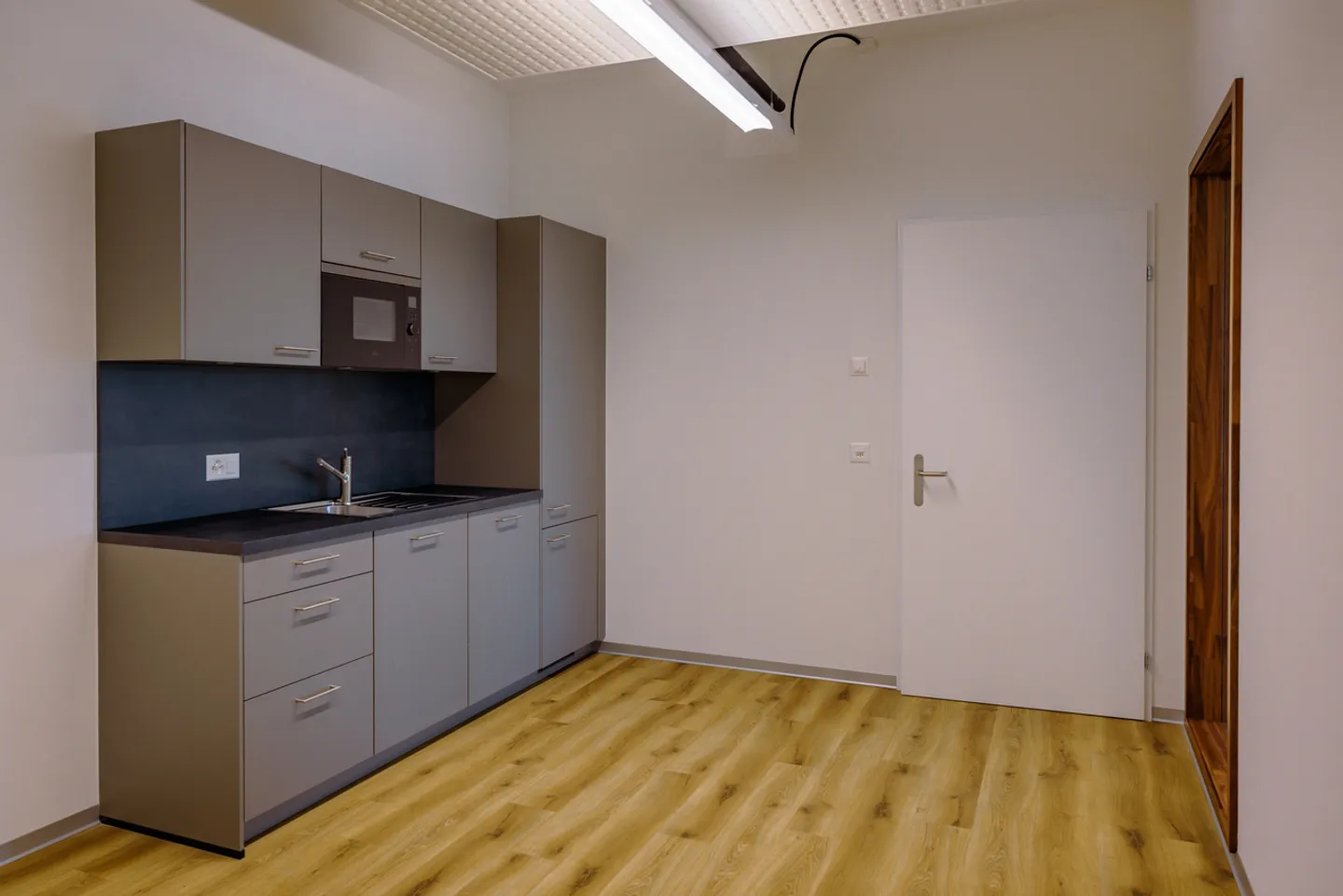 BAIL FLEXIBLE - Bureau moderne 89 m² à louer - Monte-charge/ascenseur - Photo 3 of 5