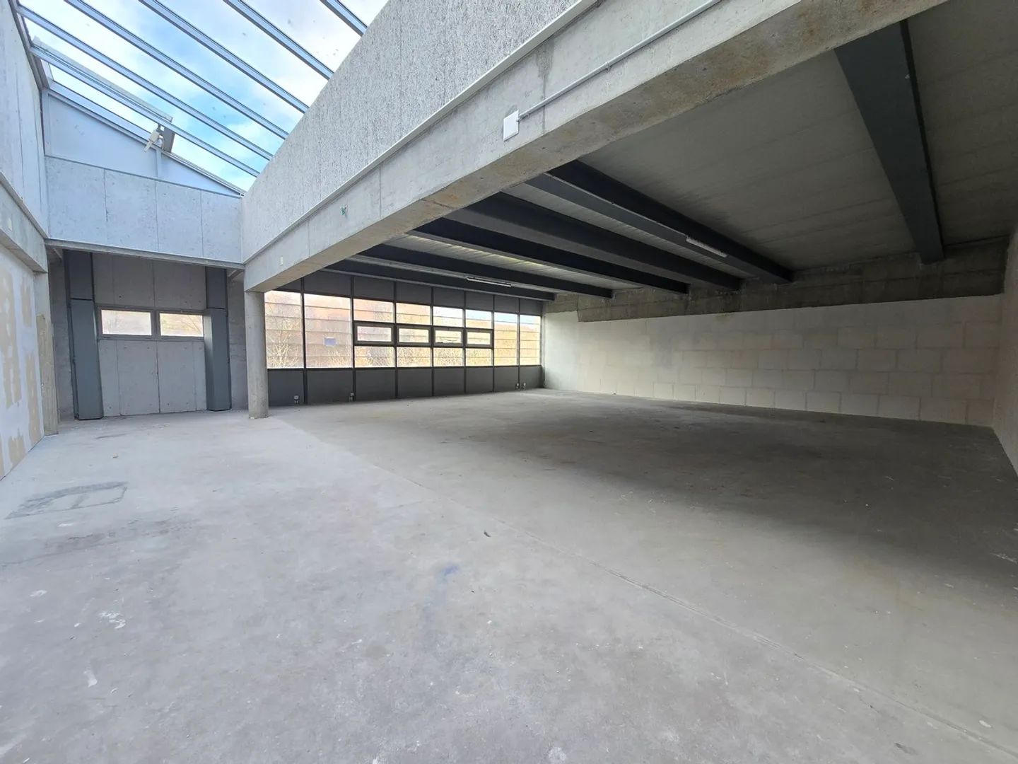 Geräumiges Atelier in Crissier - Foto 2 von 9