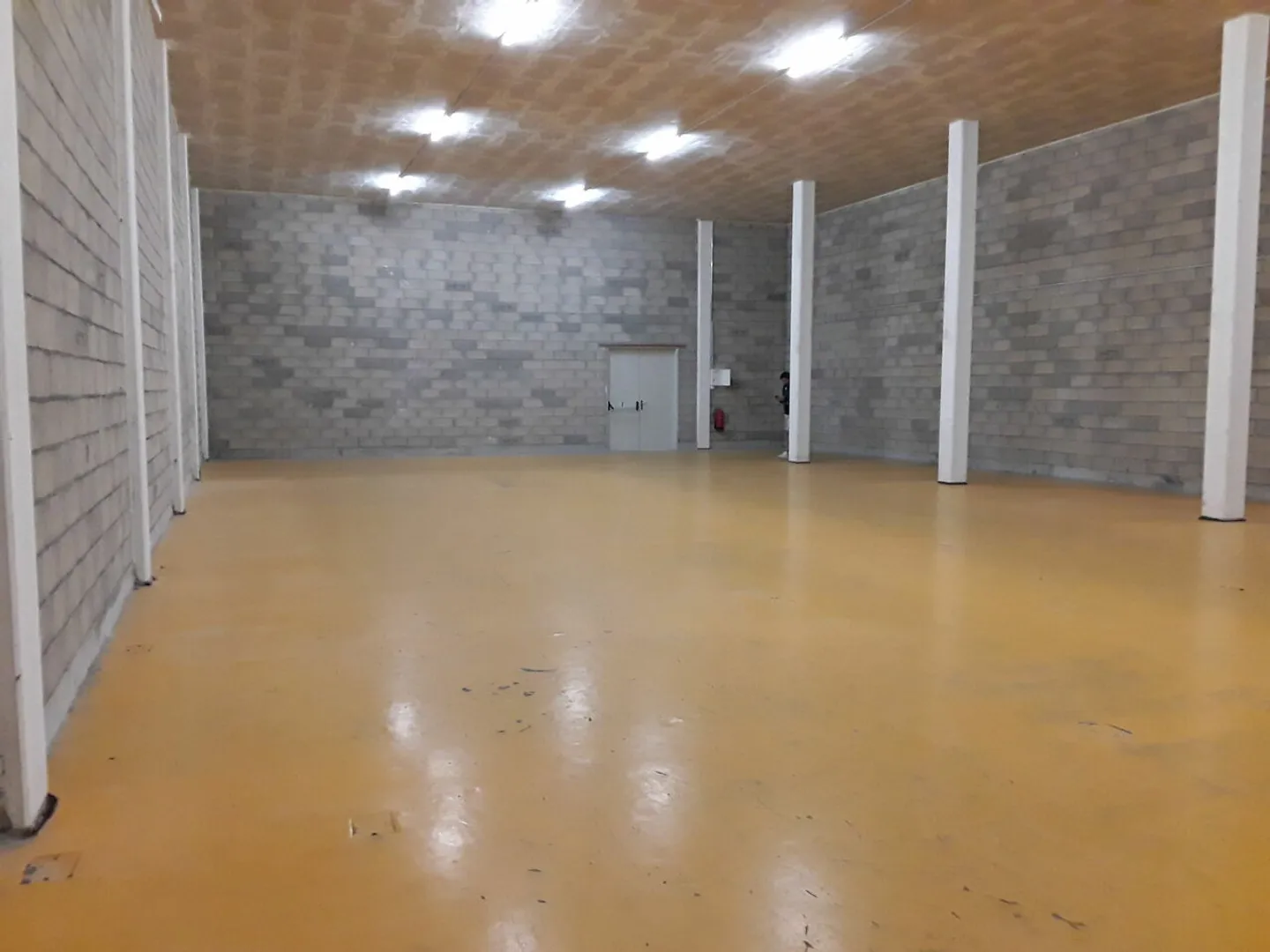 Großlager 315m2 - Höhe 5m - Flexibler Mietvertrag - Guter Lkw-Zugang - Foto 1 von 5