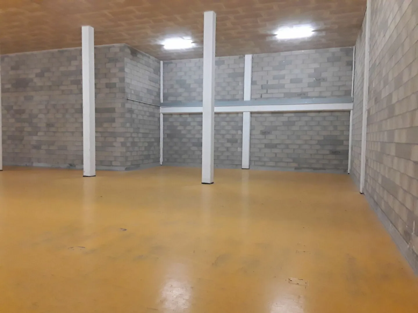 Großlager 315m2 - Höhe 5m - Flexibler Mietvertrag - Guter Lkw-Zugang - Foto 2 von 5