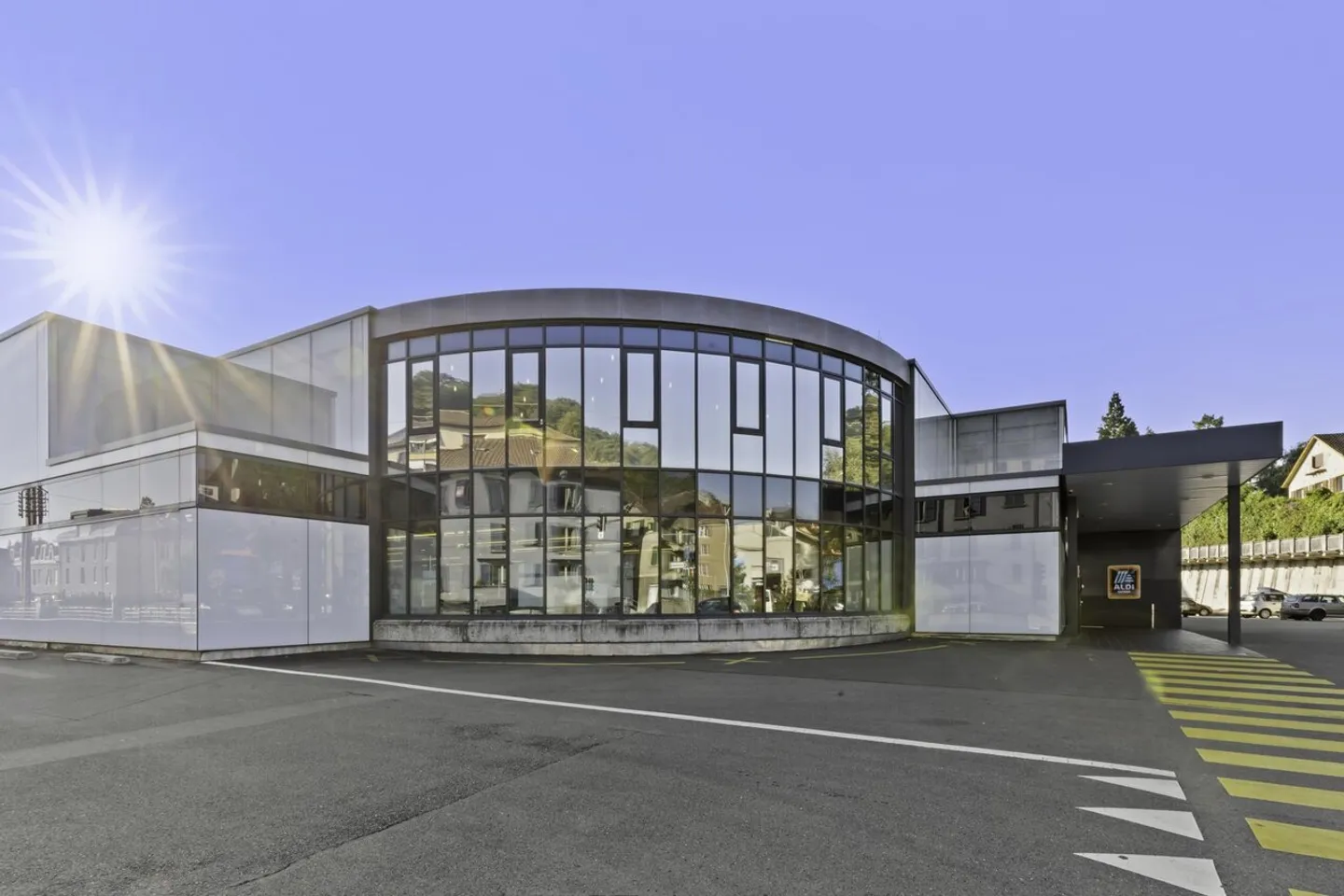 Bureau lumineux à Neuchâtel - Photo 1 sur 6