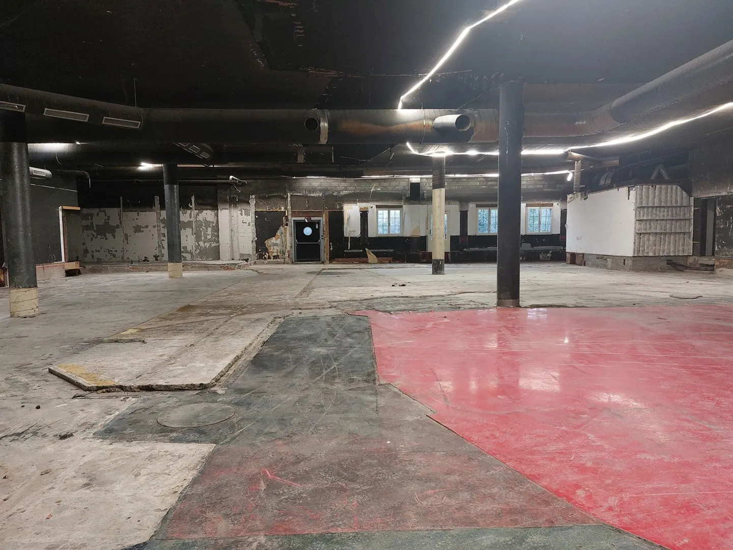 Spazio commerciale - Alto potenziale - Buona posizione con visibilità - Foto 2 di 4