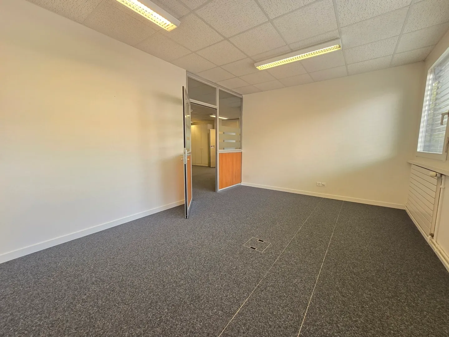 Helles Büro von 156m2 - Sonderangebot! Die ersten 2 Mieten geschenkt - Foto 3 von 11