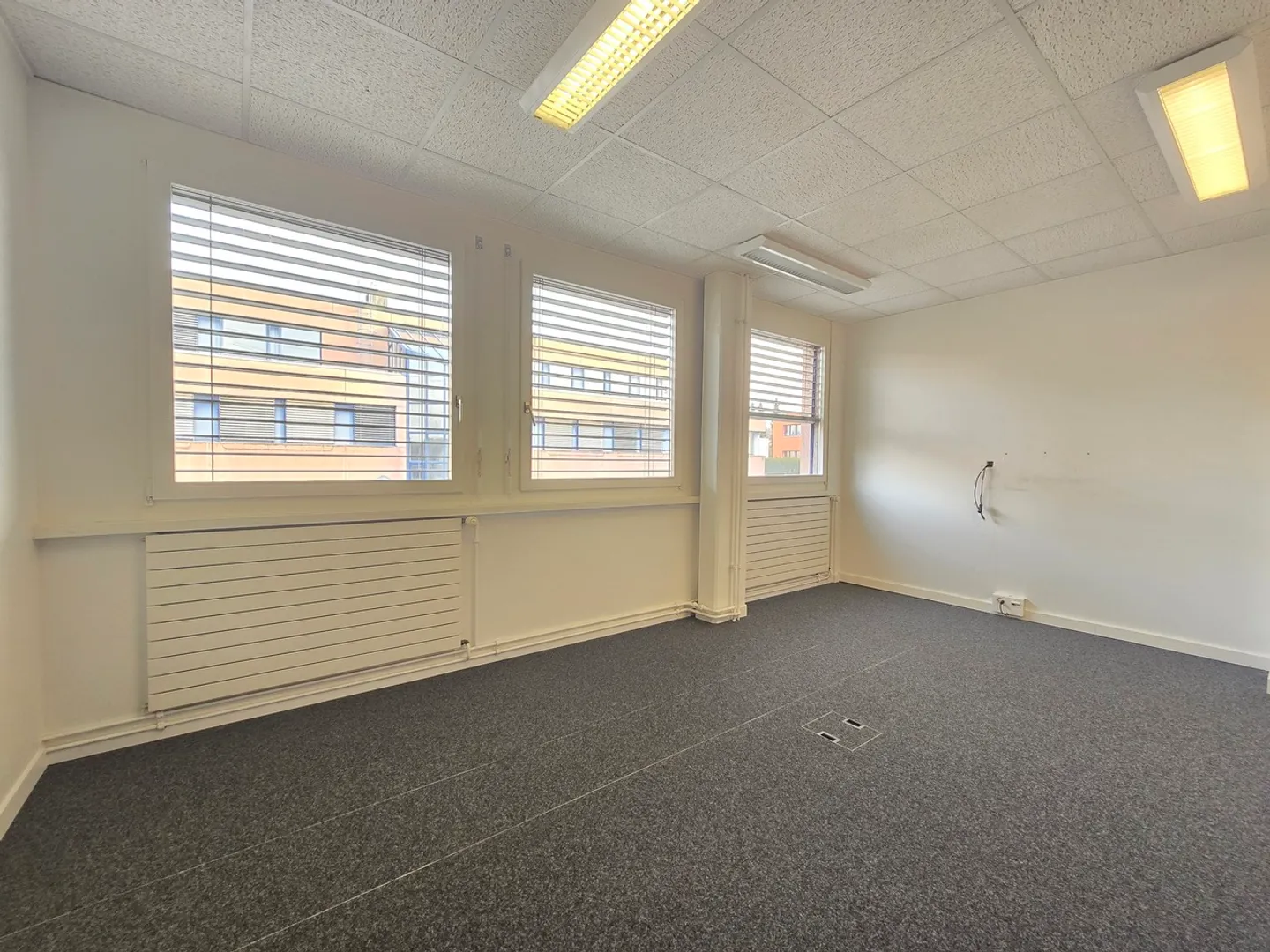 Helles Büro von 156m2 - Sonderangebot! Die ersten 2 Mieten geschenkt - Foto 4 von 11