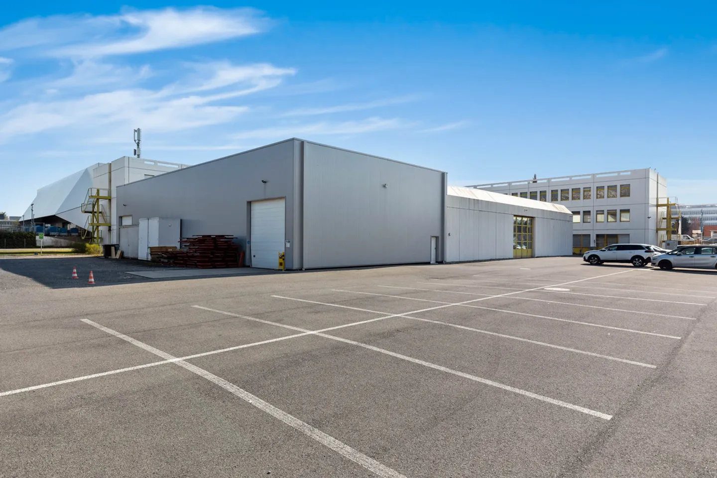 Büro - 21 m² - Nahe Annehmlichkeiten/Transport - Satigny - Foto 3 von 6