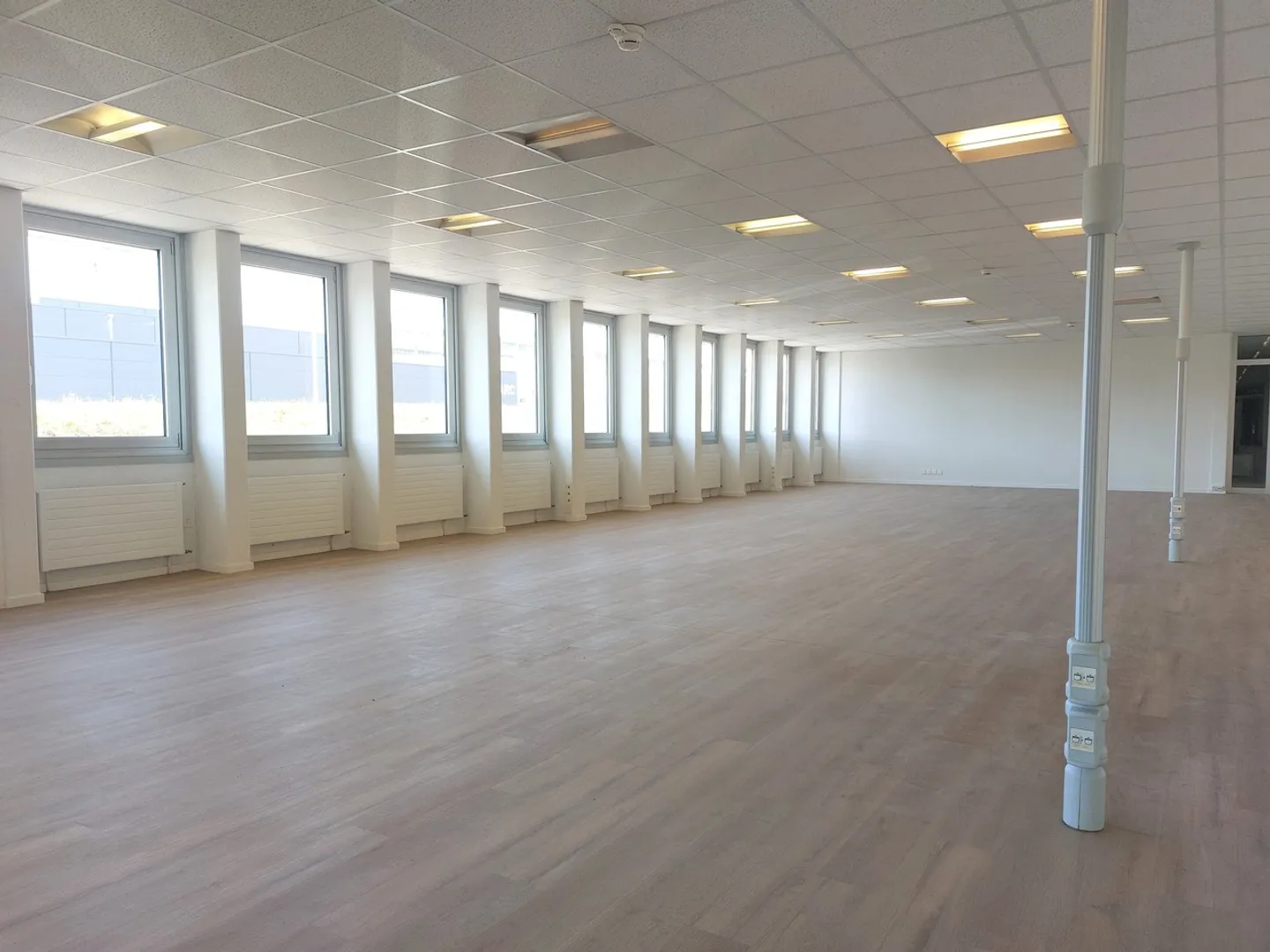 Geräumiger Büroraum zu vermieten - Foto 1 von 3