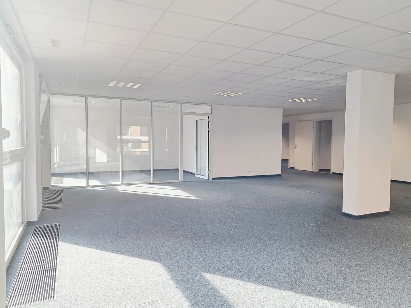 Moderne Büros im Herzen von Yverdon - 270m² - Die ersten 2 Mieten kostenlos - Foto 4 von 10