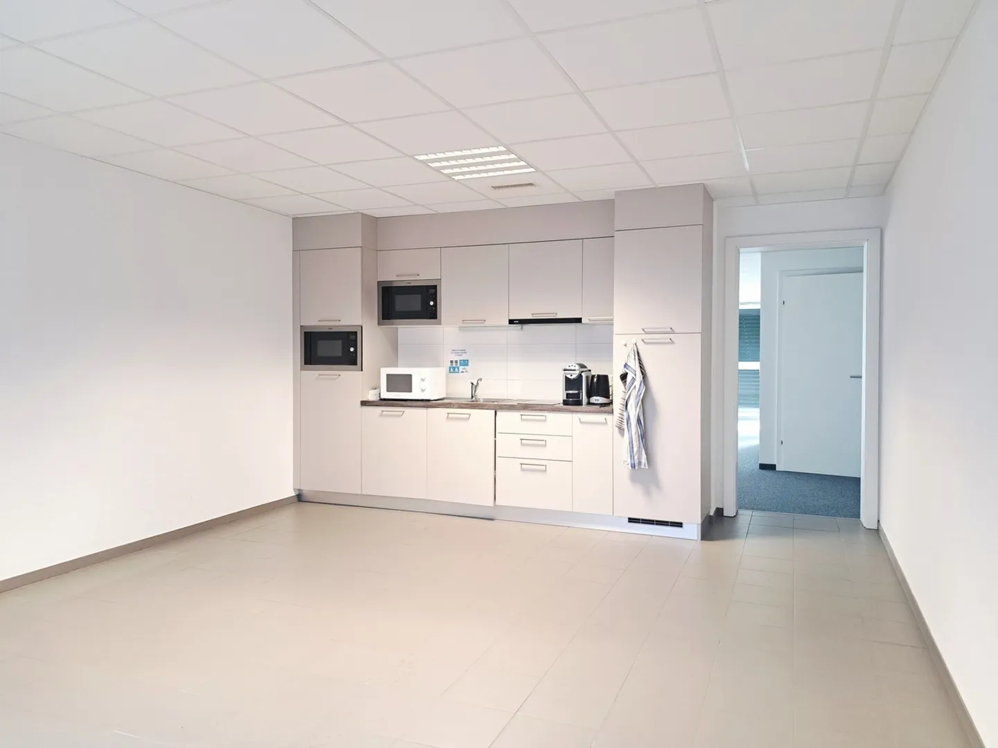 Moderne Büros im Herzen von Yverdon - 270m² - Die ersten 2 Mieten kostenlos - Foto 3 von 10