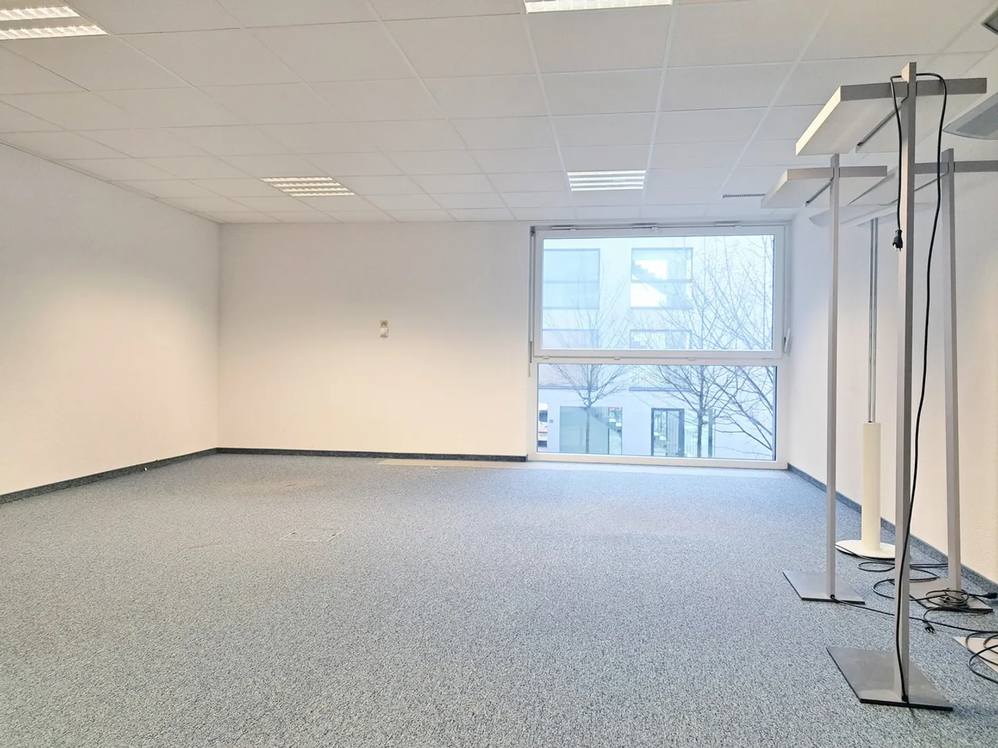 Moderne Büros im Herzen von Yverdon - 270m² - Die ersten 2 Mieten kostenlos - Foto 8 von 10