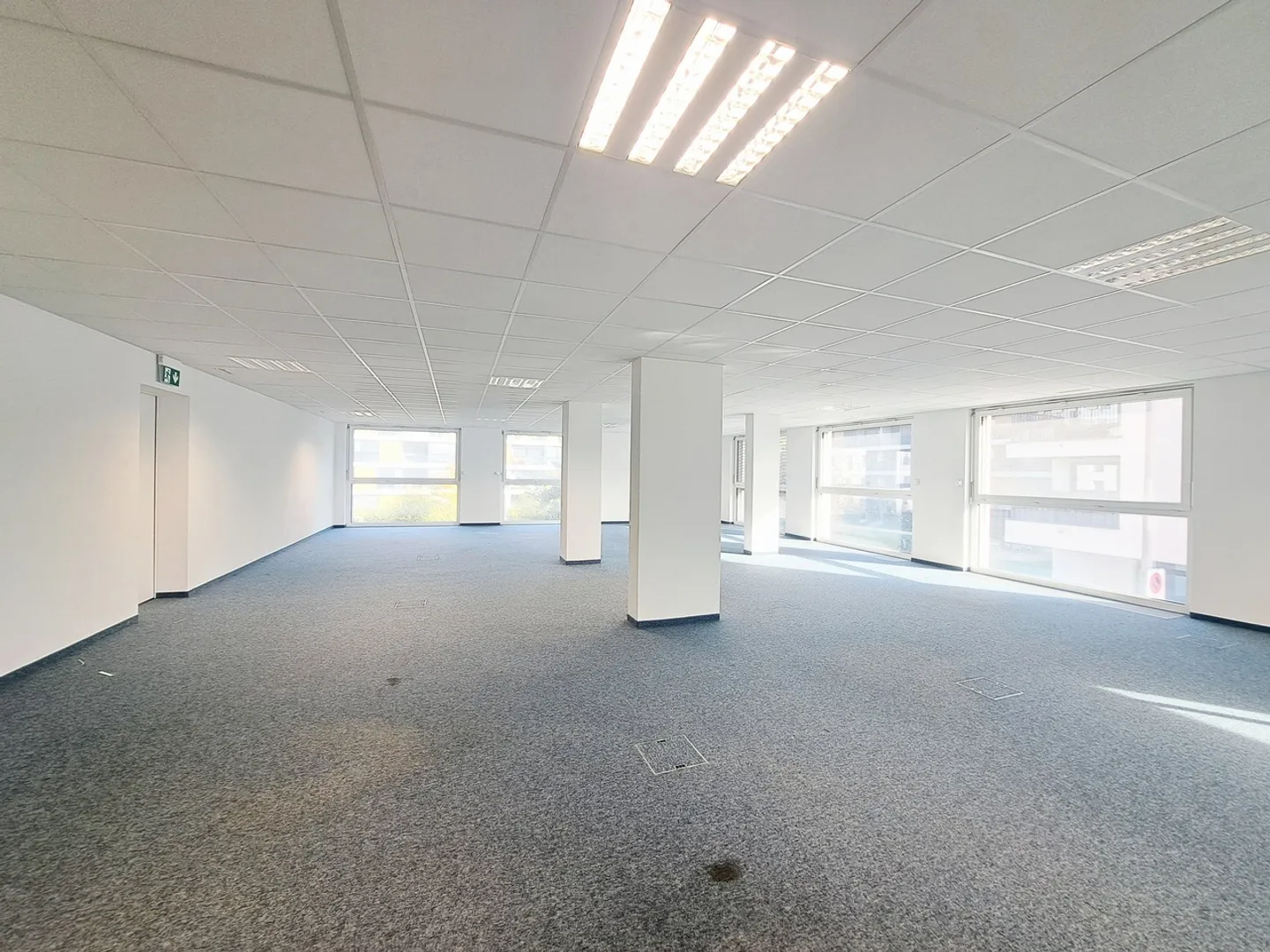 Moderne Büros im Herzen von Yverdon - 270m² - Die ersten 2 Mieten kostenlos - Foto 2 von 10