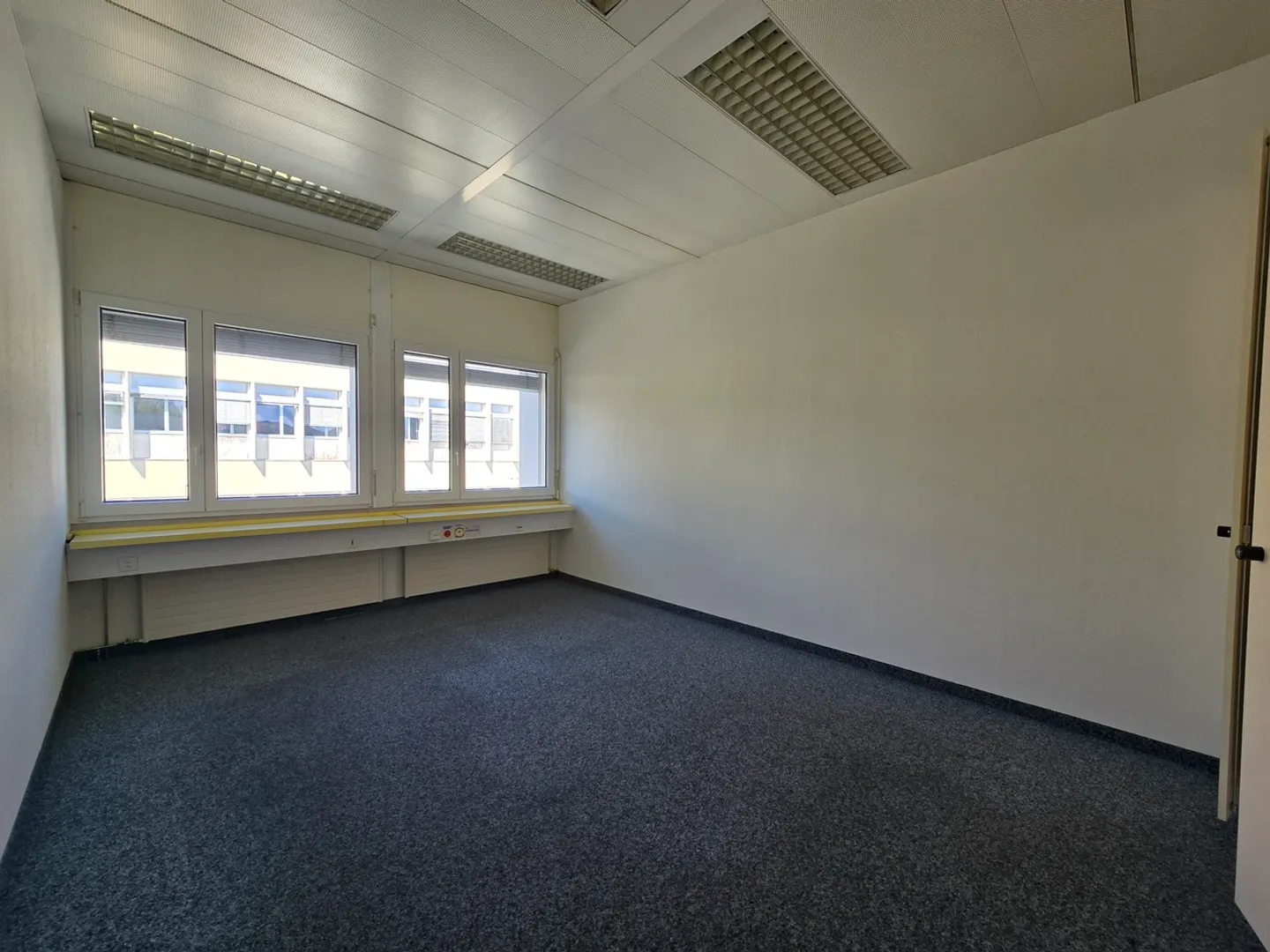"Plug & Play" Büros von 21m2 sehr gut gelegen in Gland - Foto 4 von 5