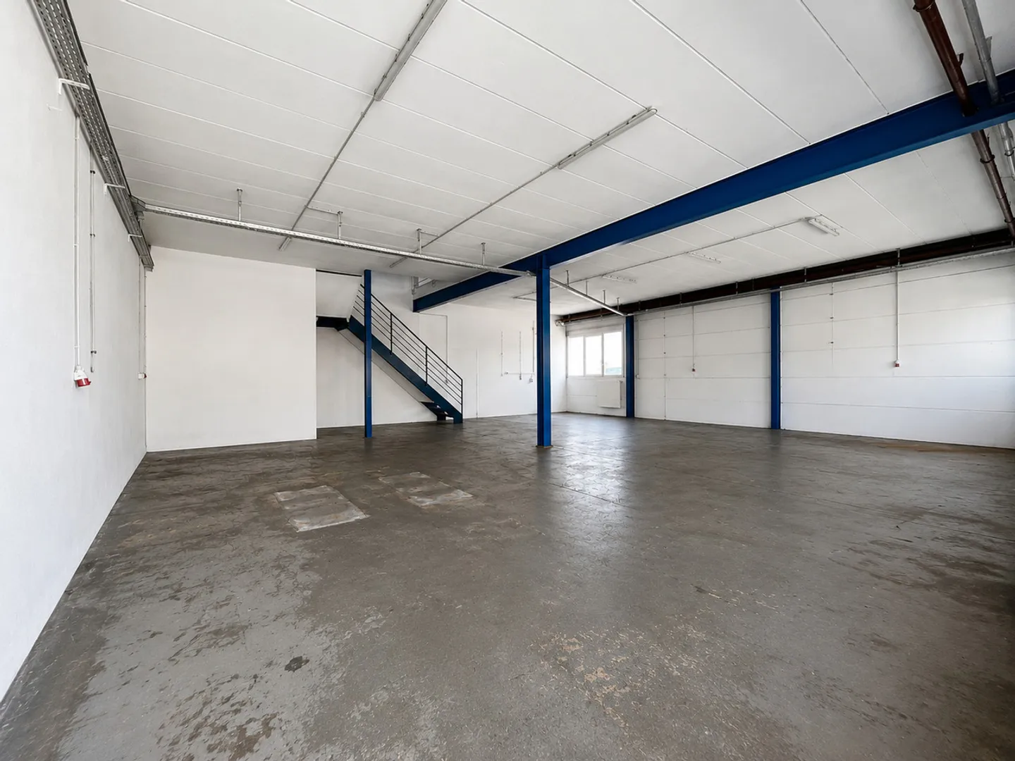 285m2 Werkstatt zu vermieten - Forel - Zentrale Lage - Foto 8 von 9