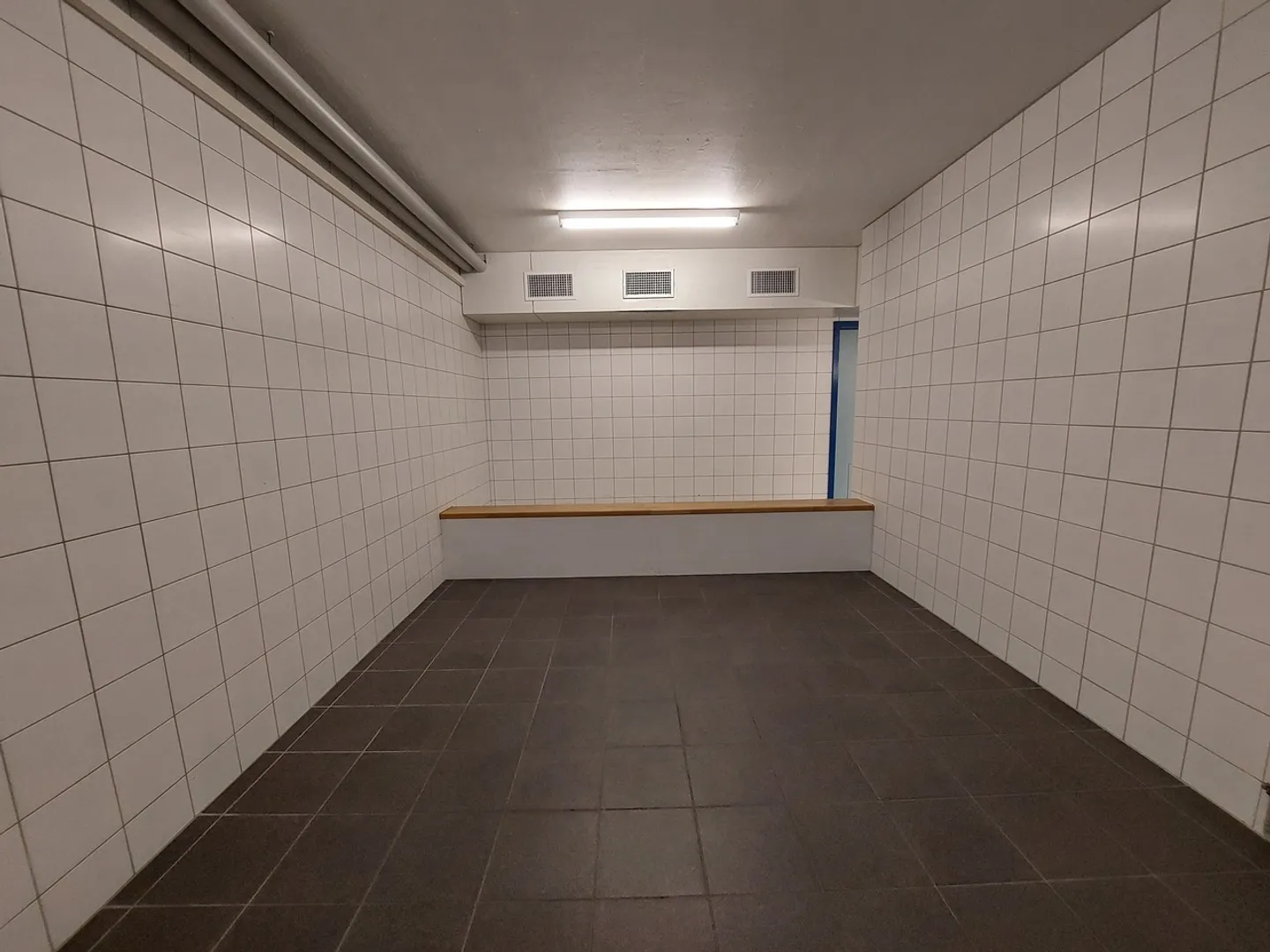 Surface 350 m2 - Laboratoire/salles blanches - Photo 6 of 6