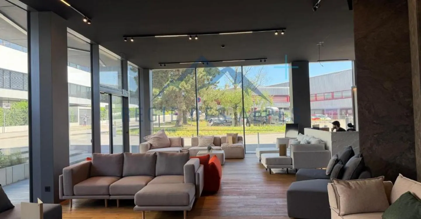 Espace Commercial à Meyrin - Photo 1 sur 7