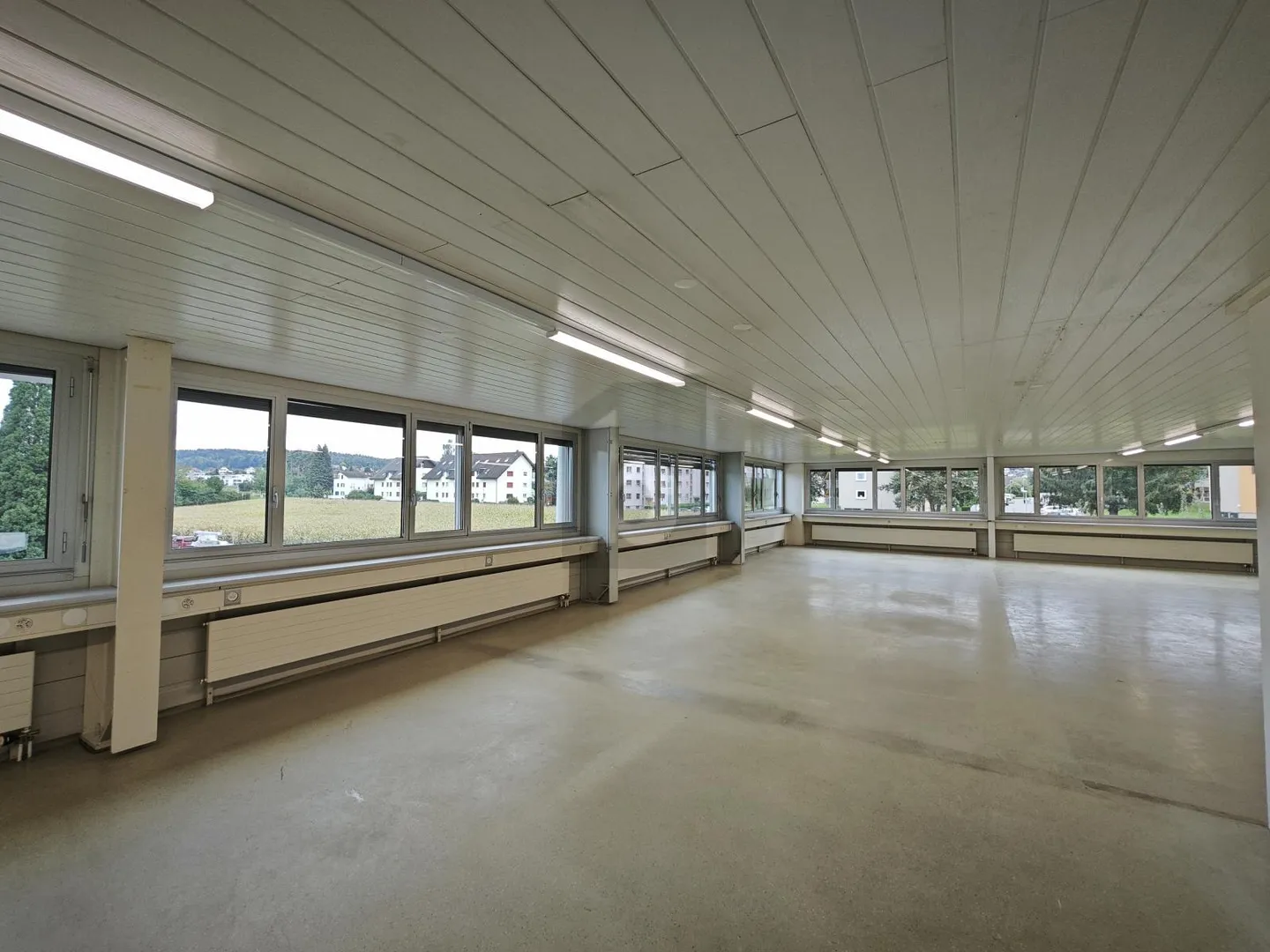 Spacious Commercial Space - Photo 4 of 5